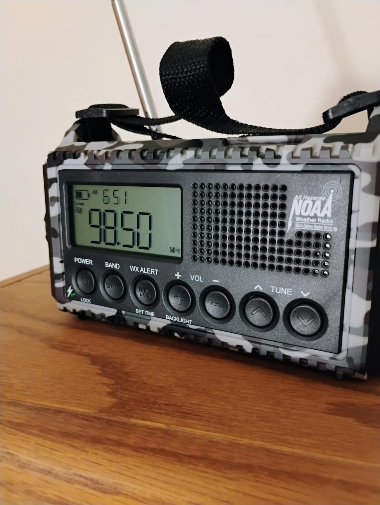 Raynic Emergency Radio, 5000mAh/18500mWh Weather Radio, Solar Hand Crank Radio with AM/FM/SW/NOAA Alert, Cell Phone Charger, Headphone Jack, Flashlight and SOS Siren customer photo 1