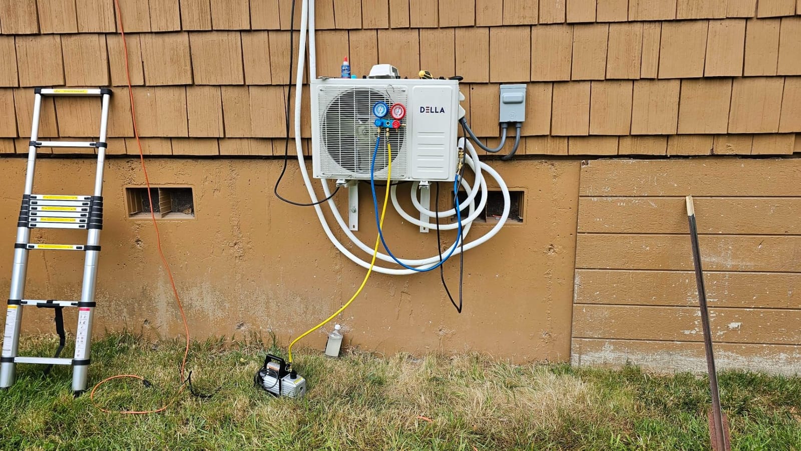 DELLA Vario Series 12000 BTU Mini Split Air Conditioner Work with Alexa with 1 Ton Pre-Charged Heat Pump Ductless Inverter System, 23 SEER2, Cools Up to 550 Sq. Ft, 16.4ft Installation Kit Included customer photo 2