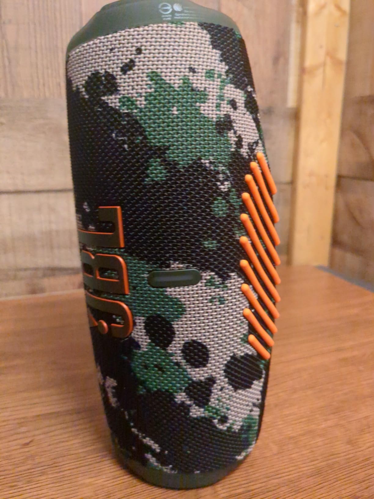 JBL CHARGE 5 - Portable Waterproof (IP67) Bluetooth Speaker with Powerbank USB Charge out, 20 hours playtime, JBL Partyboost (Black) customer photo 2