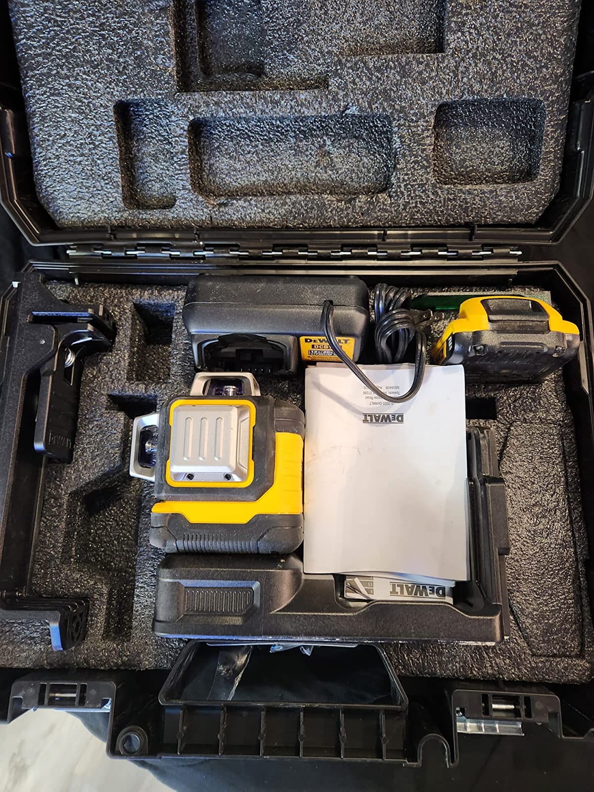 DEWALT 20V/12V MAX Laser Level Kit, 3 x 360, Green (DCLE34030G) customer photo 1