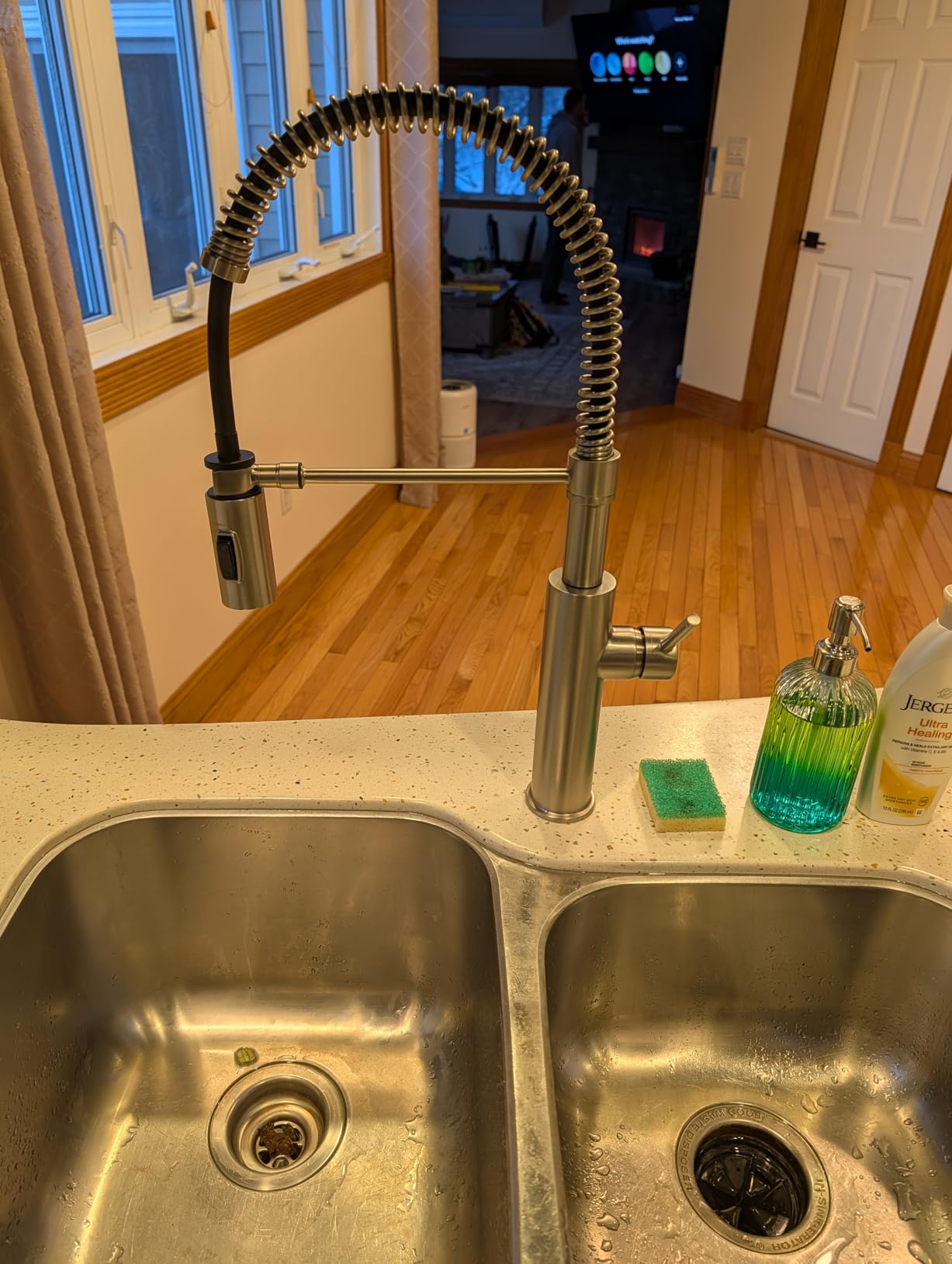 Delta Antoni Pro Style Commercial Kitchen Faucet with Pull Down Sprayer 18803-SP-DST customer photo 1