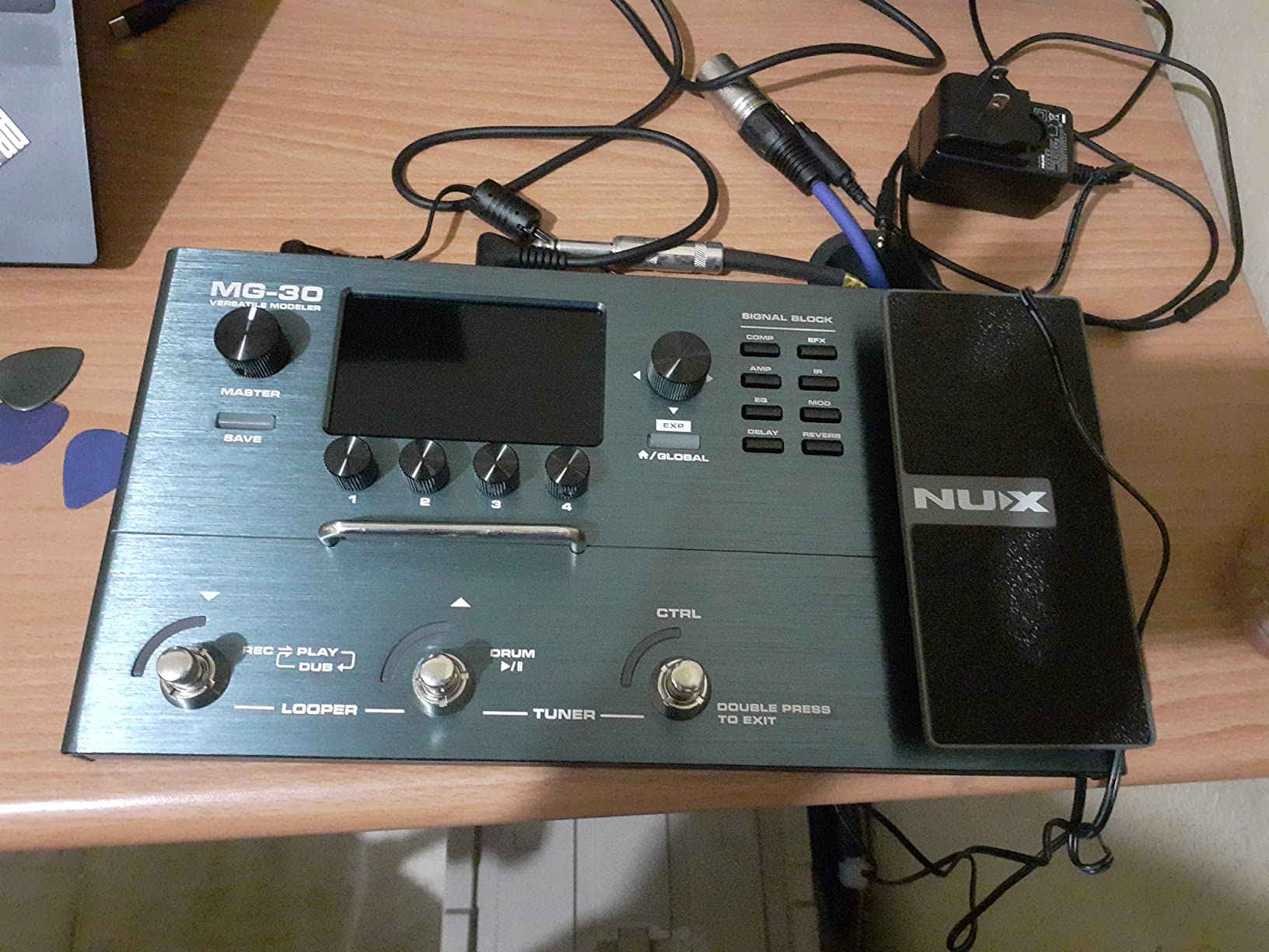 NUX MG-30 Guitar Multi-Effects Pedal Guitar/Bass/Acoustic Amp Modeling Processor, IR Loader, White-Box Algorithm, EFX Routing, 4'' Color LCD, NMP-2 Footswitch Included customer photo 2