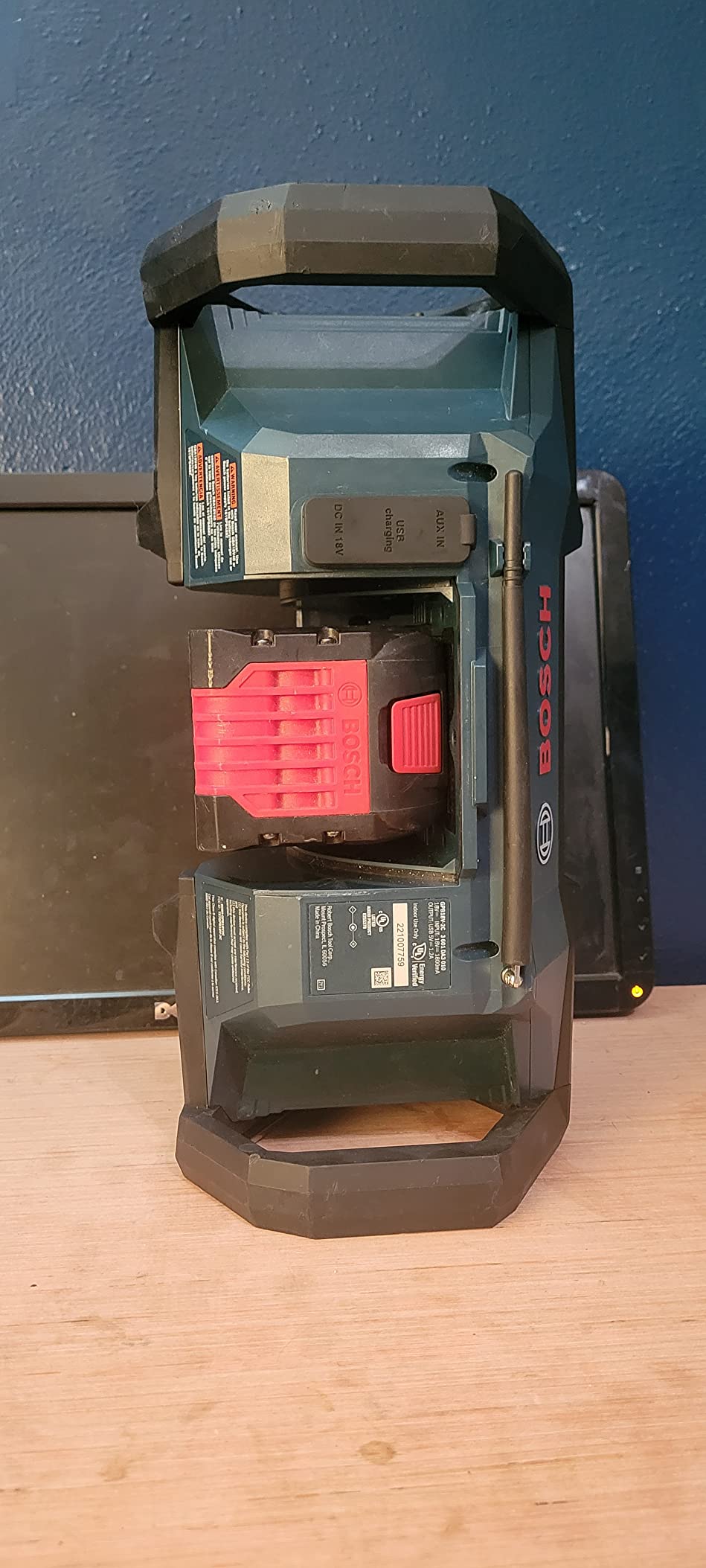 BOSCH GPB18V-2CN 18V Cordless Jobsite Radio with Bluetooth 5.0 - Portable, Durable, Enhanced Bass, USB Charging, AUX Input (Battery Not Included) customer photo 2