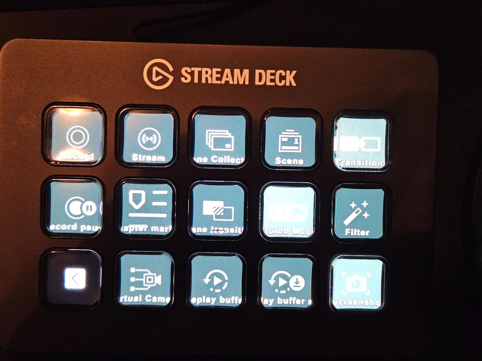 Elgato Stream Deck MK.2 Studio Controller, 15 Macro Keys | Trigger actions in OBS, Twitch, YouTube and more, Visual feedback, Hundreds of plugins, Works with Mac and PC customer photo 2
