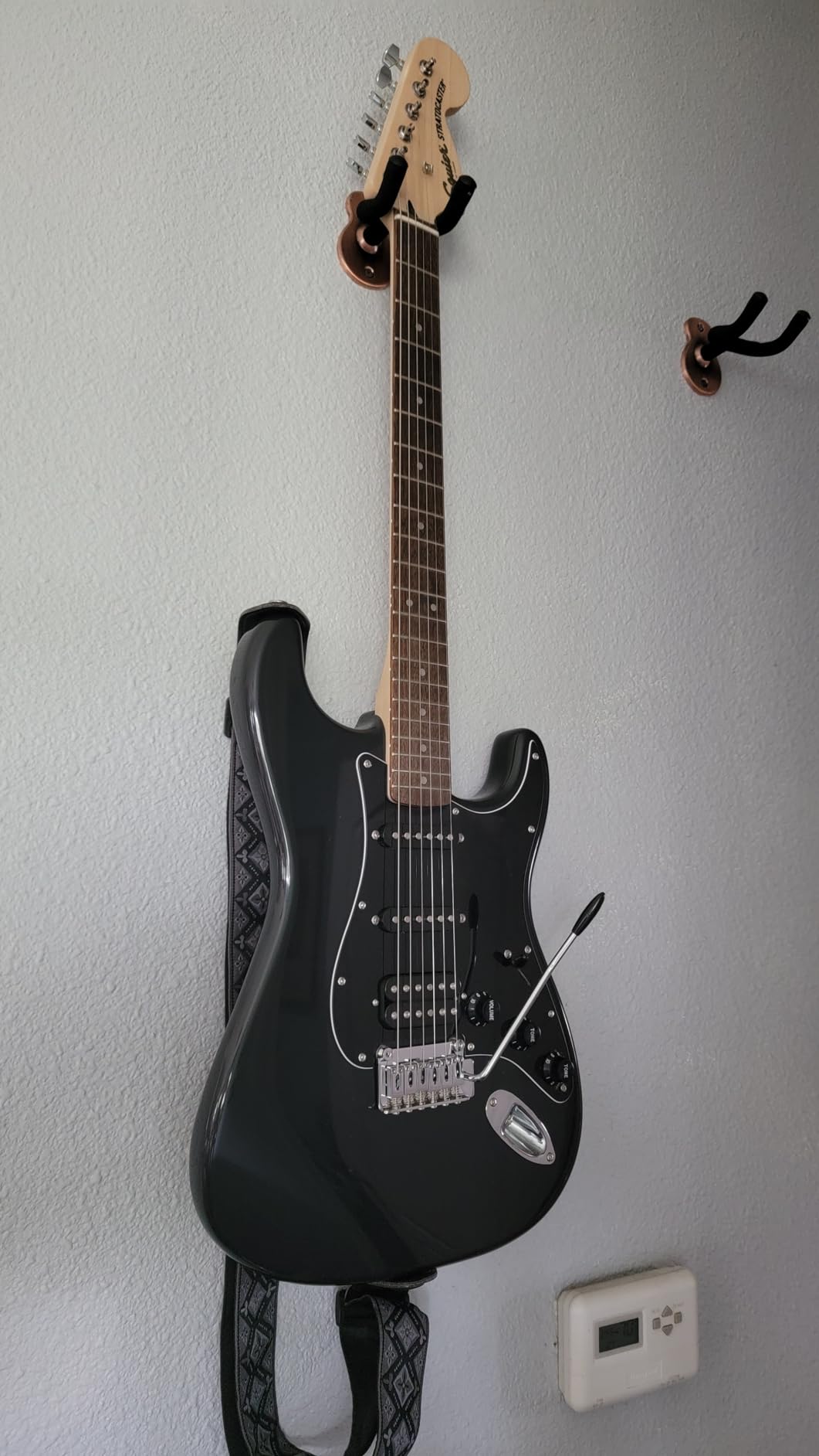 Squier Affinity Series Stratocaster Electric Guitar Kit, Lake Placid Blue | Kit, Lake Placid Blue, Maple Fingerboard with Frontman 15G Amplifier, Padded Gig Bag, Instrument Cable, and More customer photo 1