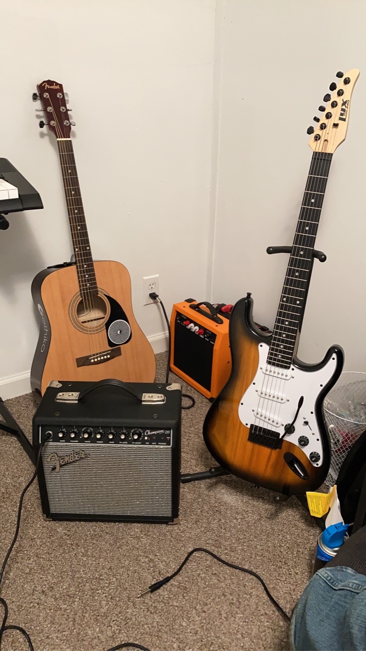 LyxPro 39 inch Electric Guitar Kit Bundle with 20w Amplifier, All Accessories, Digital Clip On Tuner, Six Strings, Two Picks, Tremolo Bar, Shoulder Strap, Case Bag Starter kit Full Size - mahogany customer photo 2