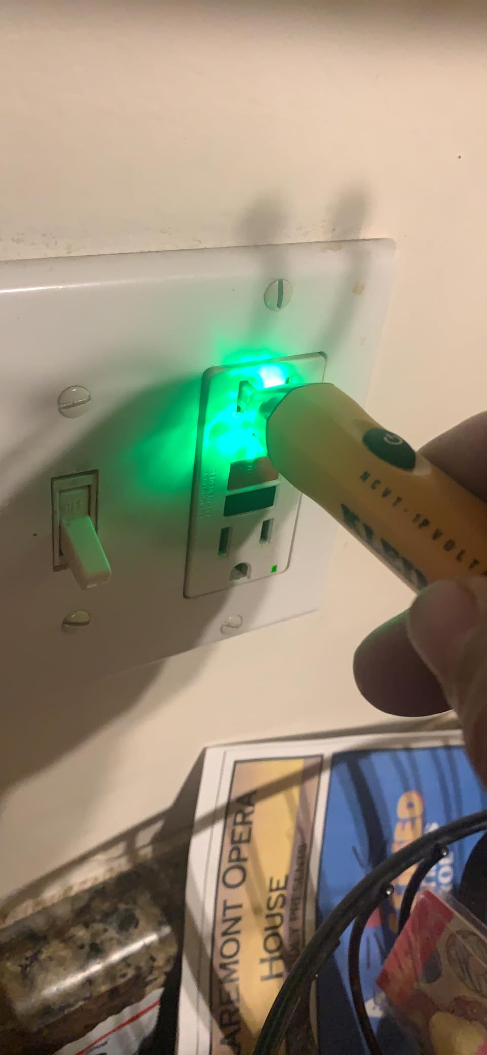 Klein Tools NCVT1P Voltage Tester, Non-Contact Low Voltage Tester Pen, 50V to 1000V AC, Audible and Flashing LED Alarms, Pocket Clip customer photo 1