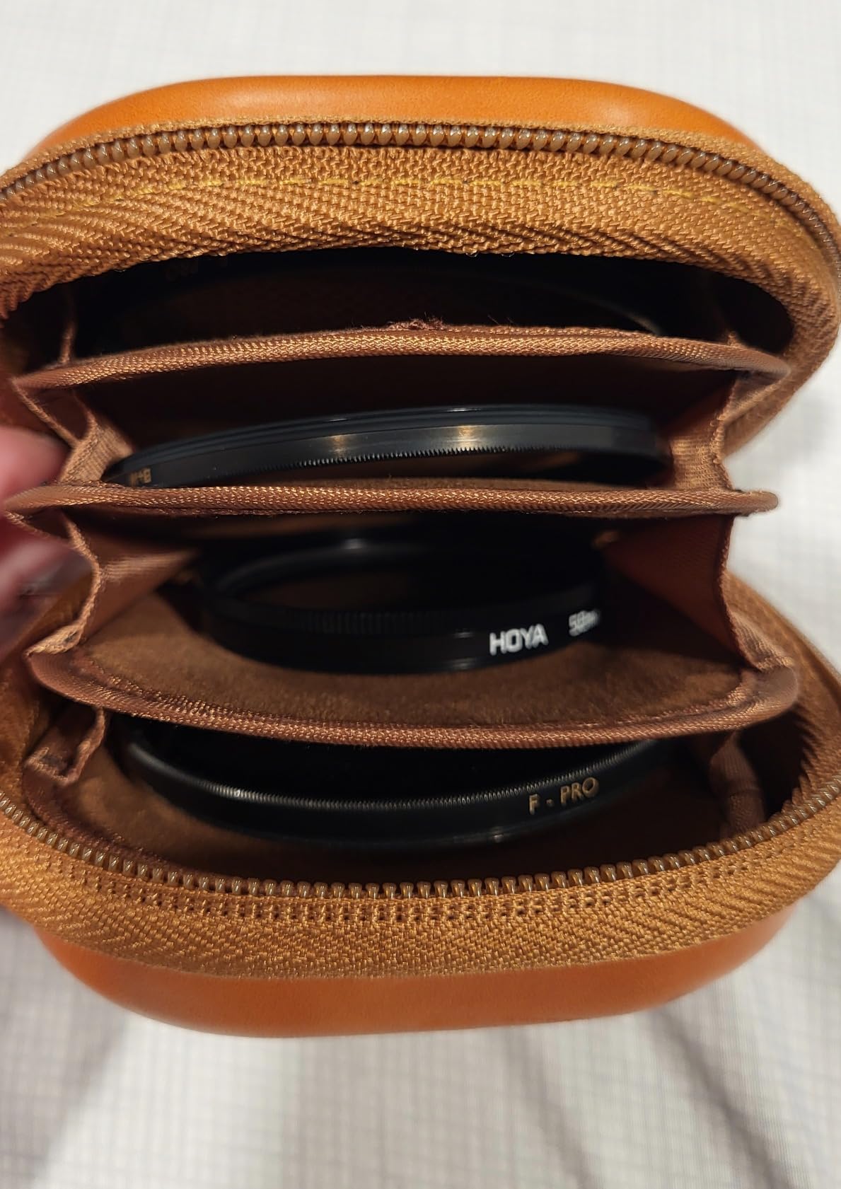 Andoer Camera Filters Case Bags for Filters Up to 82mm, 5 Pockets PU Leather DustProof Filter Hard Storage Case for UV CPL ND Graduated Neutral Density Filters customer photo 2