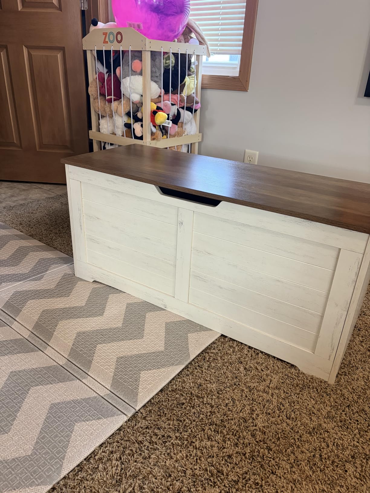 VASAGLE Storage Chest, 39.4 Inches Width Bench with 2 Safety Hinges | Farmhouse Style, for Entryway, Bedroom, Living Room, Cloud White, SOFIE Collection ULSB061T10 customer photo 2