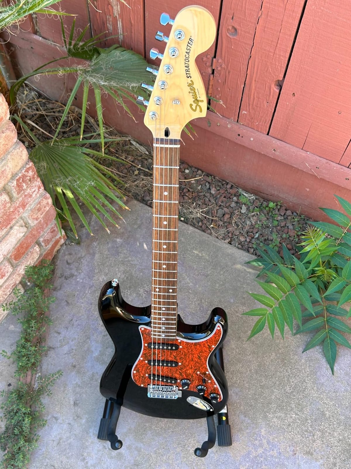 Fender Squier Affinity Stratocaster HSS - Metallic Black Bundle with Frontman 10G Amplifier customer photo 2