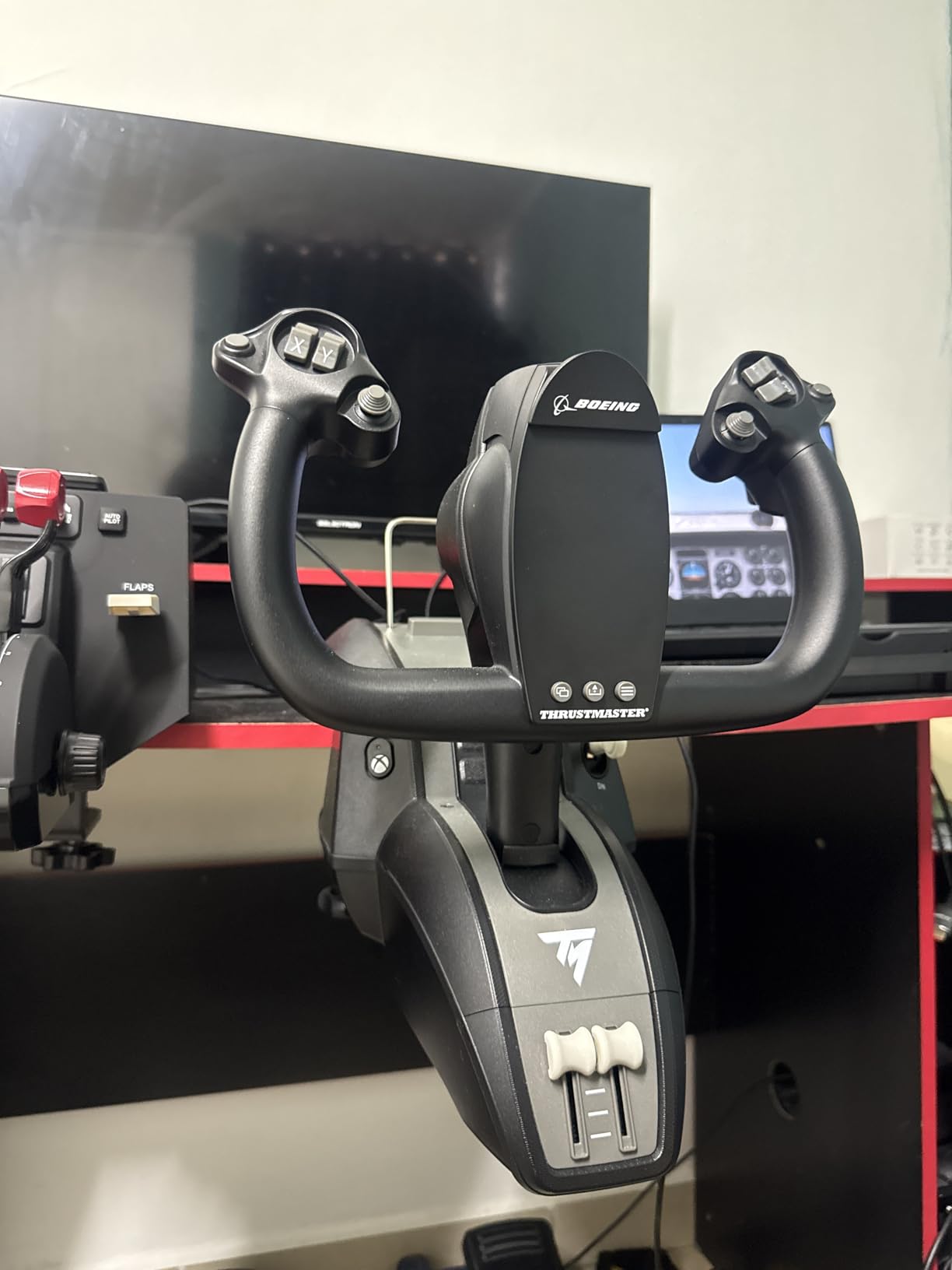 Thrustmaster TCA Yoke & Quadrant Boeing Edition Flight Pack - XBOX & PC | 787 Dreamliner replica, pendular motion, throttle unit with autopilot, metal build, 35 action buttons, 2 extra axes, for MSFS customer photo 1