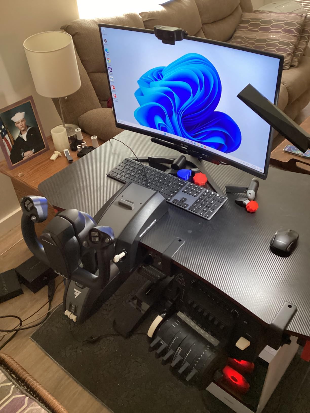 Thrustmaster TCA Yoke & Quadrant Boeing Edition Flight Pack - XBOX & PC | 787 Dreamliner replica, pendular motion, throttle unit with autopilot, metal build, 35 action buttons, 2 extra axes, for MSFS customer photo 2