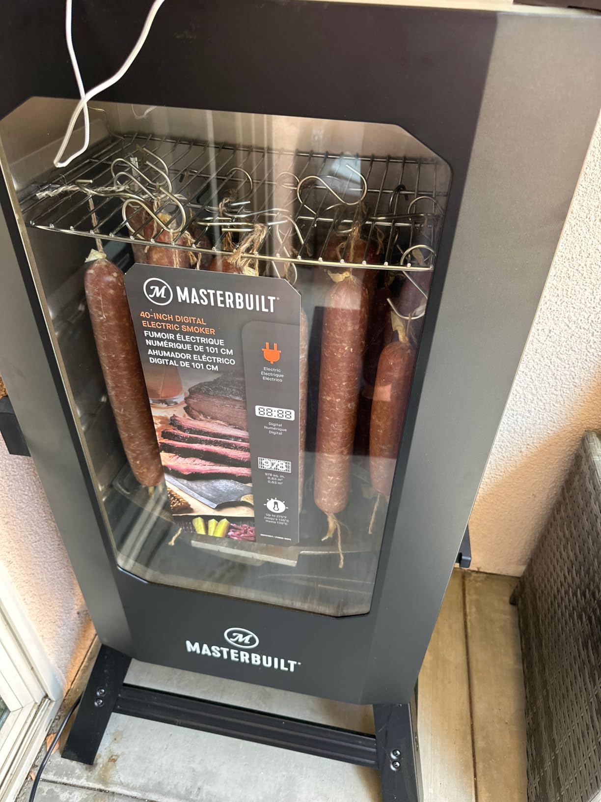 Masterbuilt 40-inch Digital Electric Vertical BBQ Smoker with Leg Kit, Side Wood Chip Loader and 970 Cooking Square Inches in Black, Model MB20070122 customer photo 1