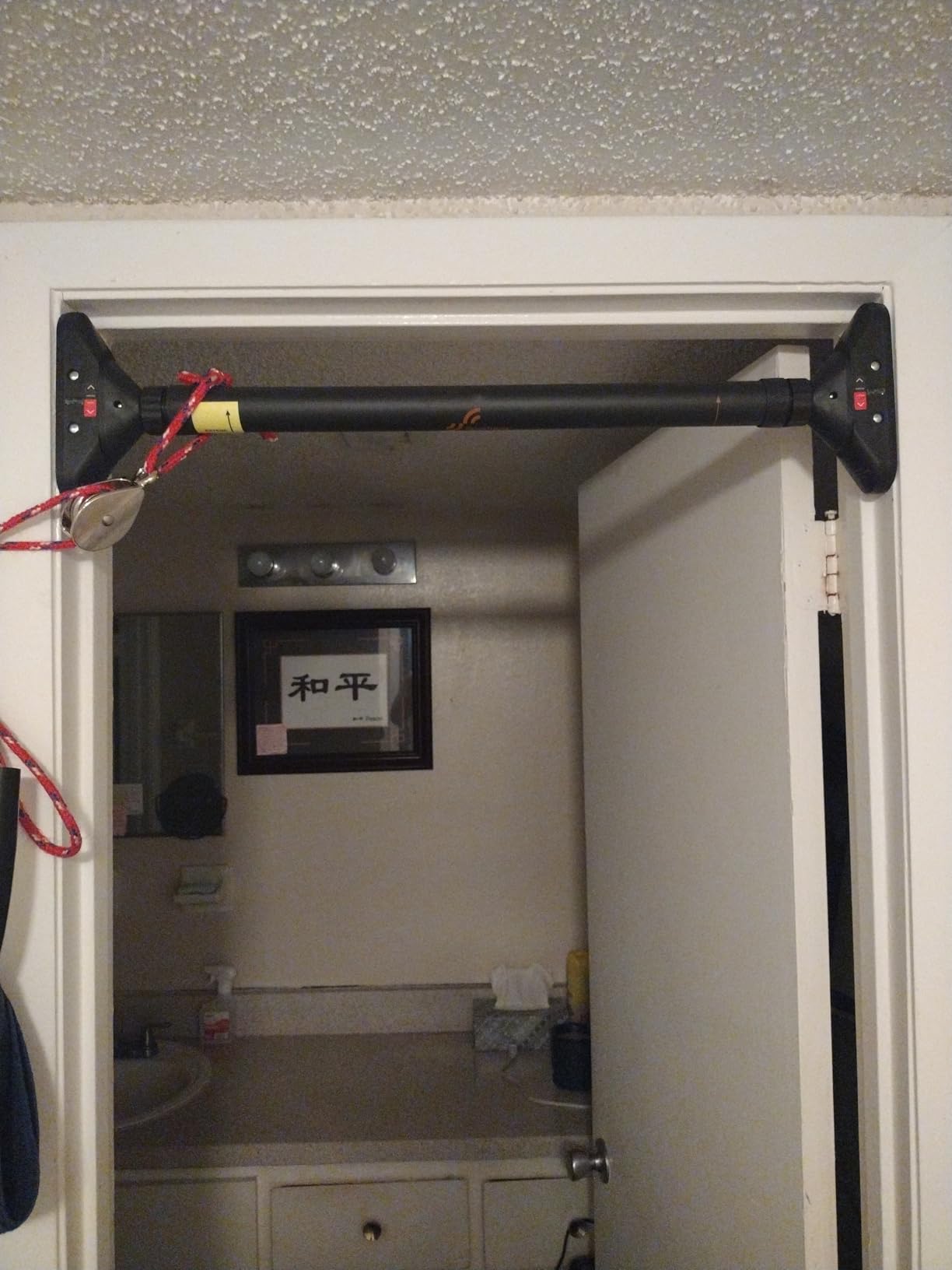 Sportneer Pull Up Bar for Doorway, No-Drill, 29.5-37 in, 440 lb | No-Drill, Adjustable 29.5-37 in, 440 lb, Doorway Fit, Secure Lock, Home Gym, Strength Training customer photo 1