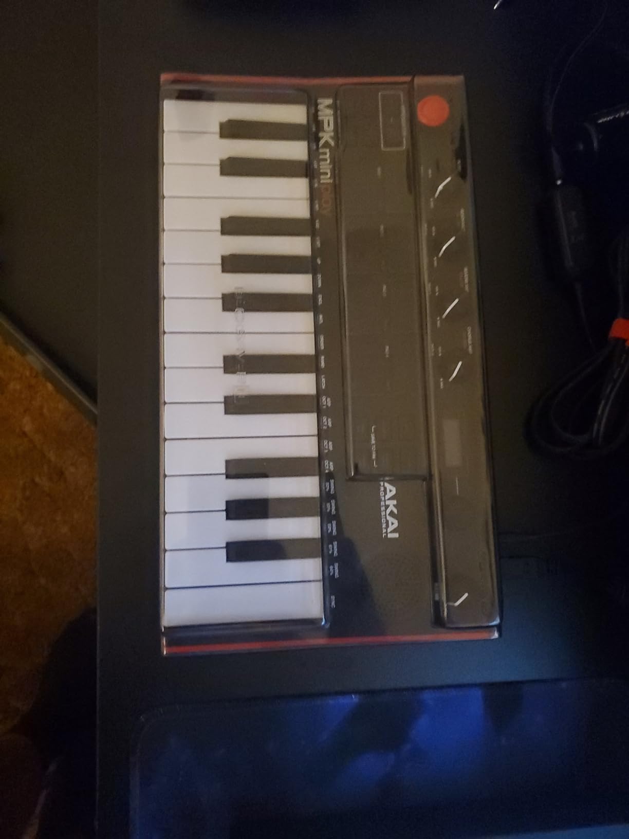 Akai Professional MPK Mini Play MK3 25-Key USB MIDI Keyboard Controller | Built-In Sounds, Speaker, Software Suite Included customer photo 1