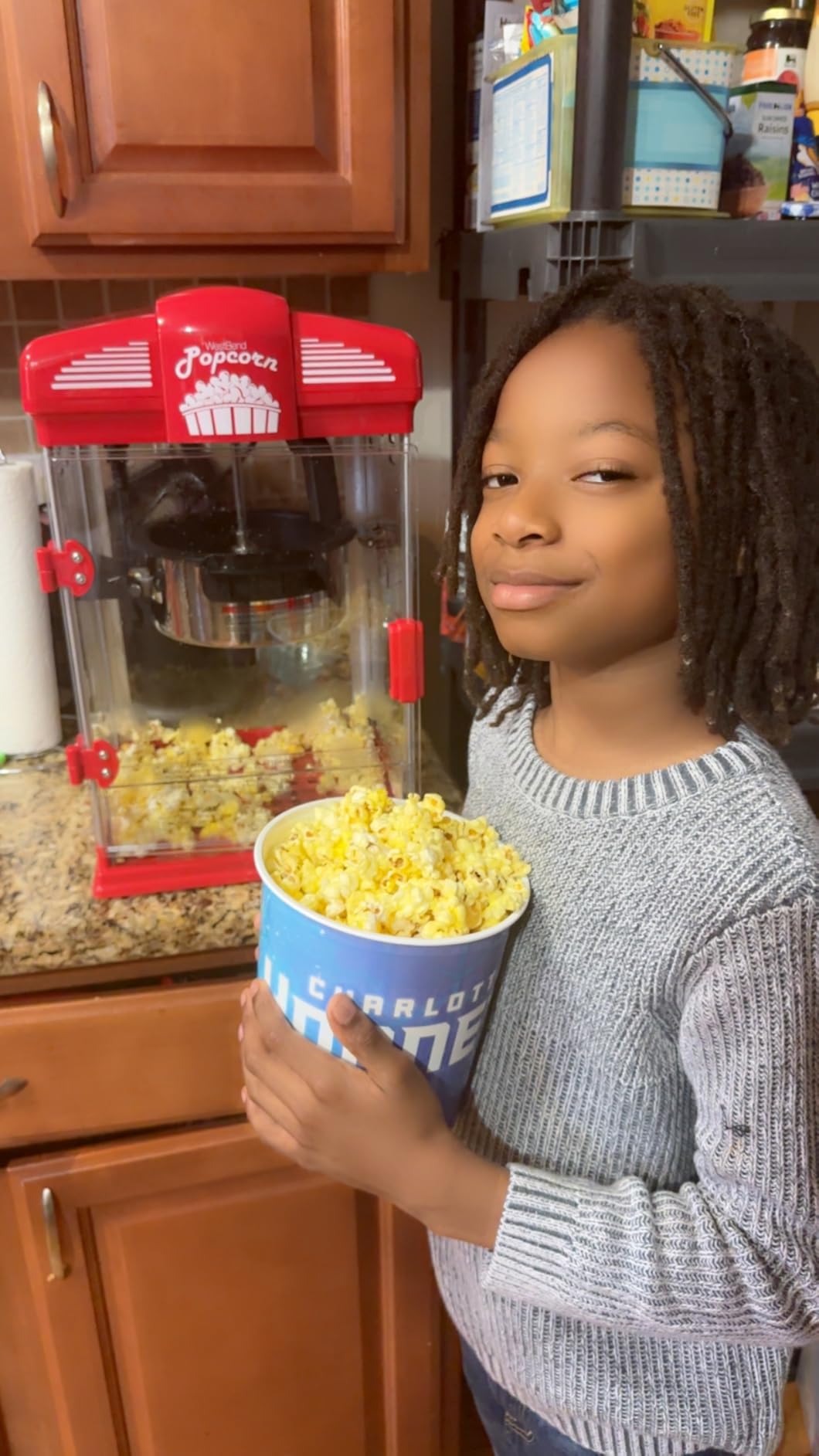 West Bend Theater Crazy Popcorn Machine, Non-stick Kettle, 4 Qt., Blue | West Bend Theater Crazy Popcorn Machine, Non-stick Kettle for Movie Theater Popcorn, Measuring Cup & Spoon, 4 Qt., Blue customer photo 2