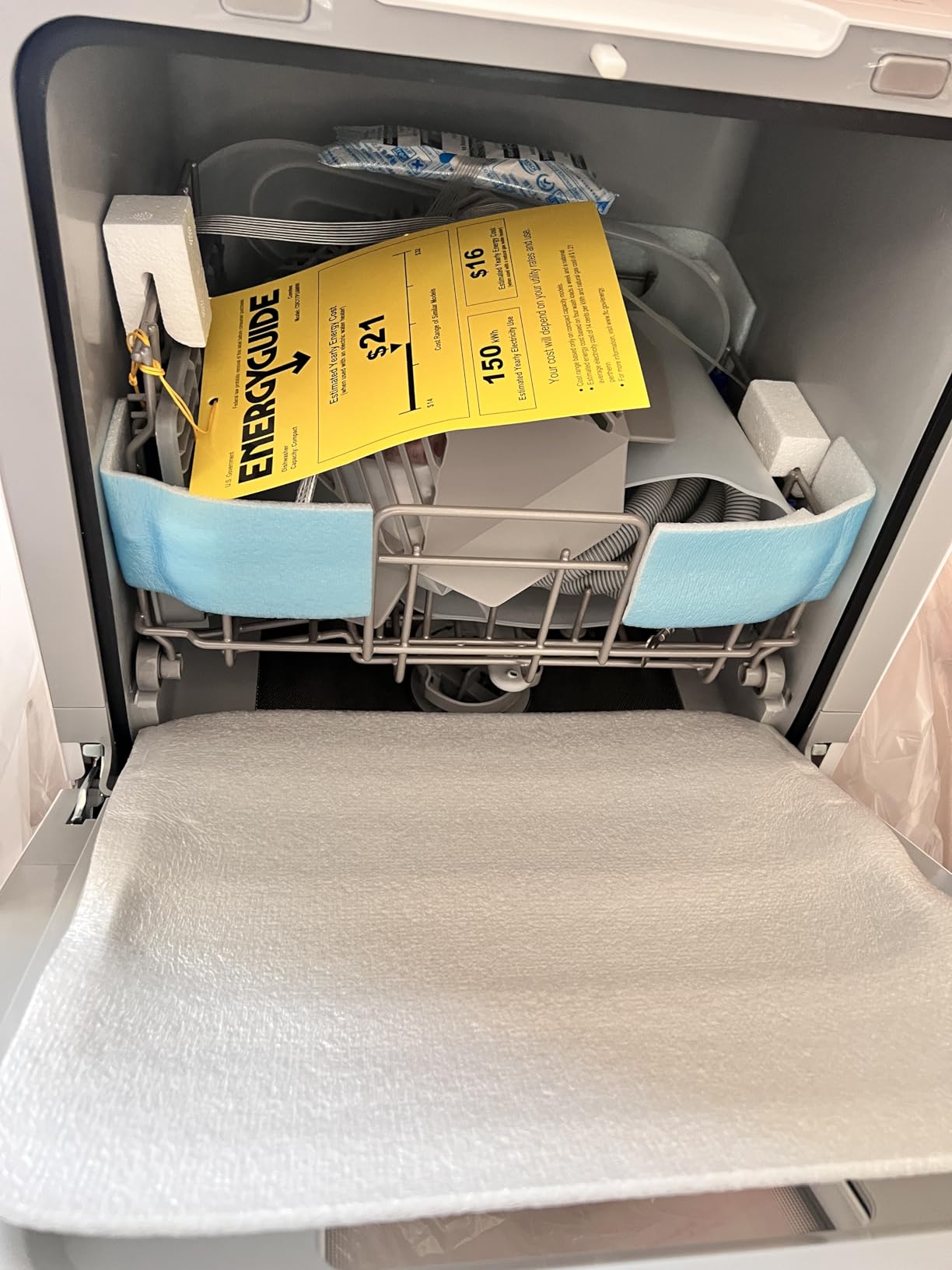 COMFEE' Countertop Dishwasher, Portable Dishwasher with 6L Built-in Water Tank, Mini Dishwasher with More Space Inside, 7 Programs, UV Hygiene & Auto Door Open, for Apartments, Dorms & RVs, White customer photo 1