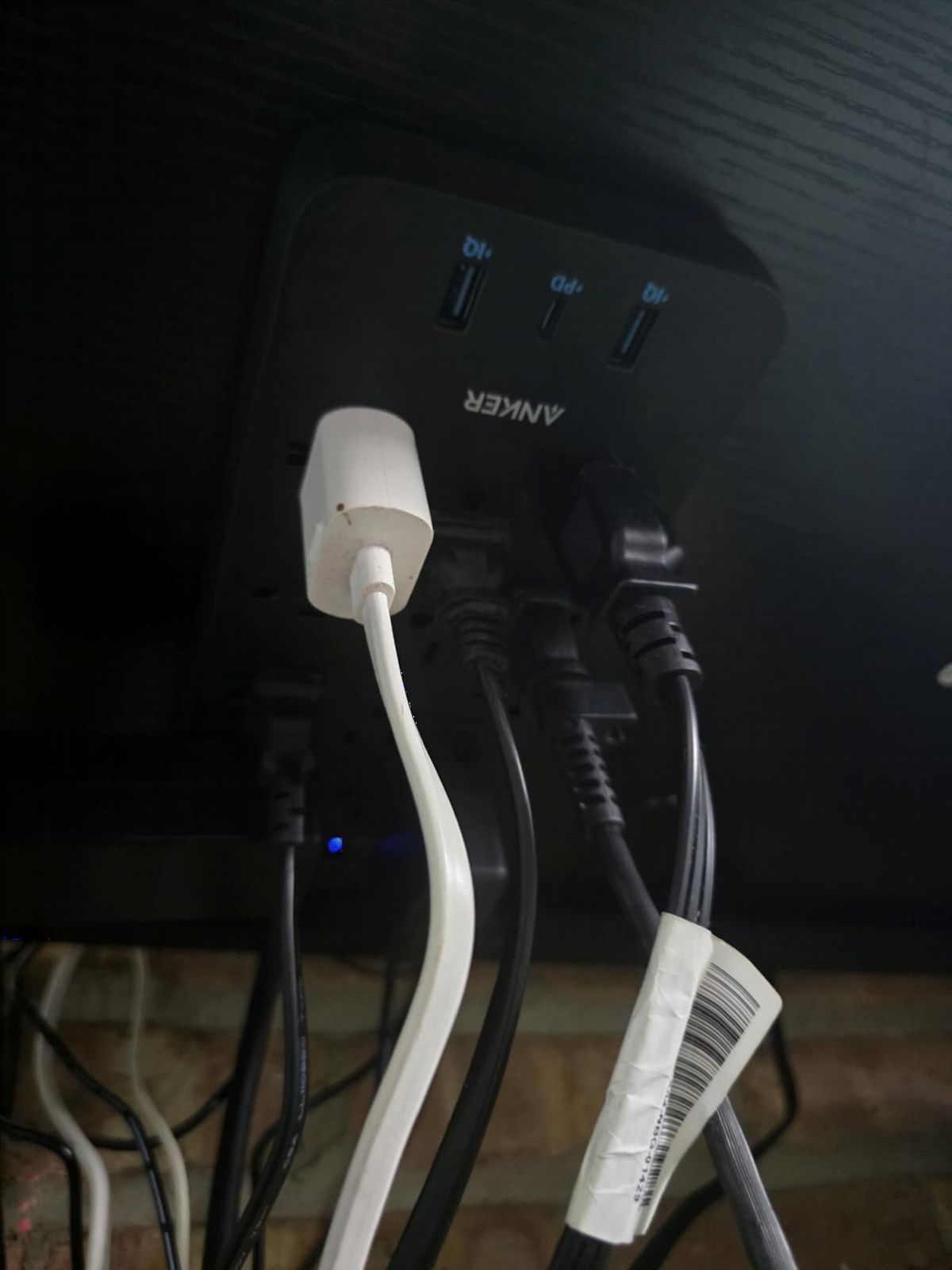 Anker Power Strip with 2100J Surge Protector, Outlet Extender, 20W, 12 AC customer photo 1