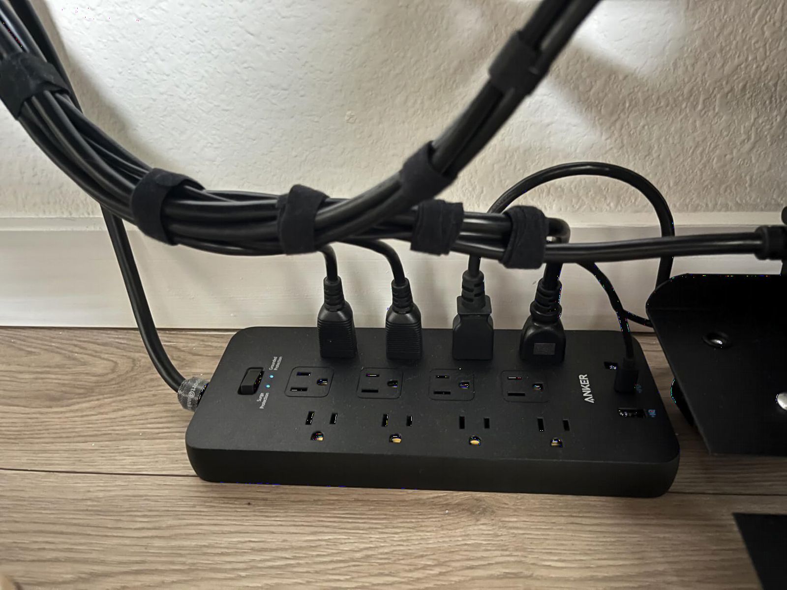 Anker Power Strip with 2100J Surge Protector, Outlet Extender, 20W, 12 AC customer photo 2