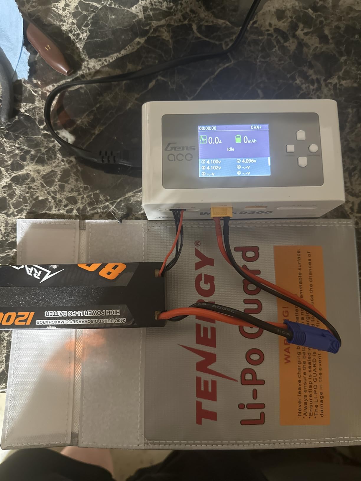 Gens Ace Lipo Battery Charger IMARS D300 G-Tech Series Smart Dual Lipo Charger 16A AC 300W DC 700W Lipo Charge (White) customer photo 1