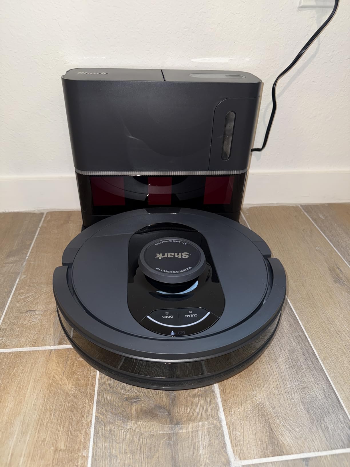Shark Matrix Clean | Robot Vacuum Cleaner with Powerful Suction for Pet Hair, Rugs, Carpets & Hard Floors | Self-Empty Base | 60-Day Capacity | Voice Control | LiDAR Navigation | White | AV2511AE customer photo 2