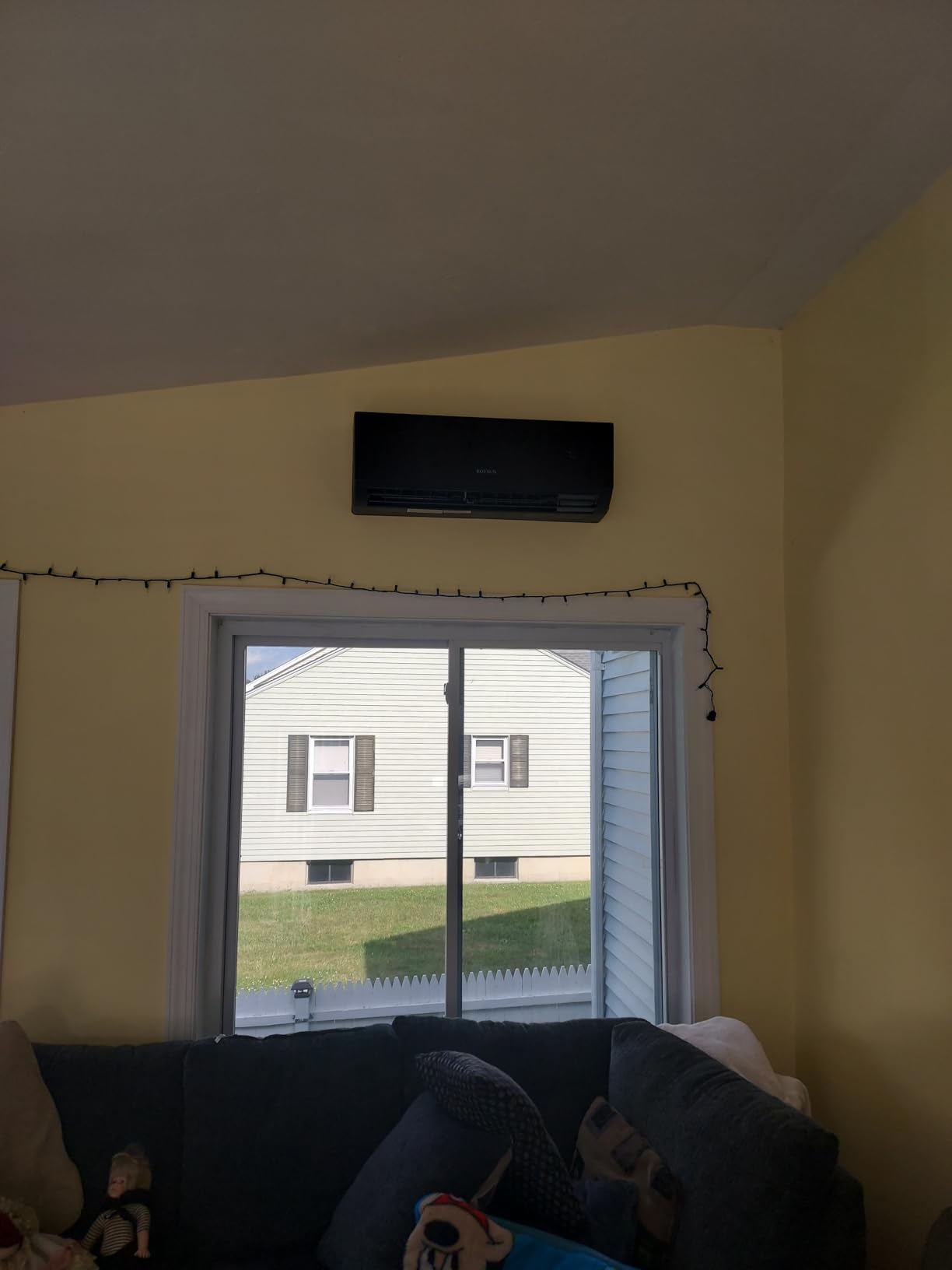 ROVSUN 12000 BTU Mini Split AC/Heating System with Inverter, 20 SEER2 Energy Saving 115V Ductless Split-System Air Conditioner with Pre-Charged Condenser, Heat Pump, Remote Control & Installation Kit customer photo 1