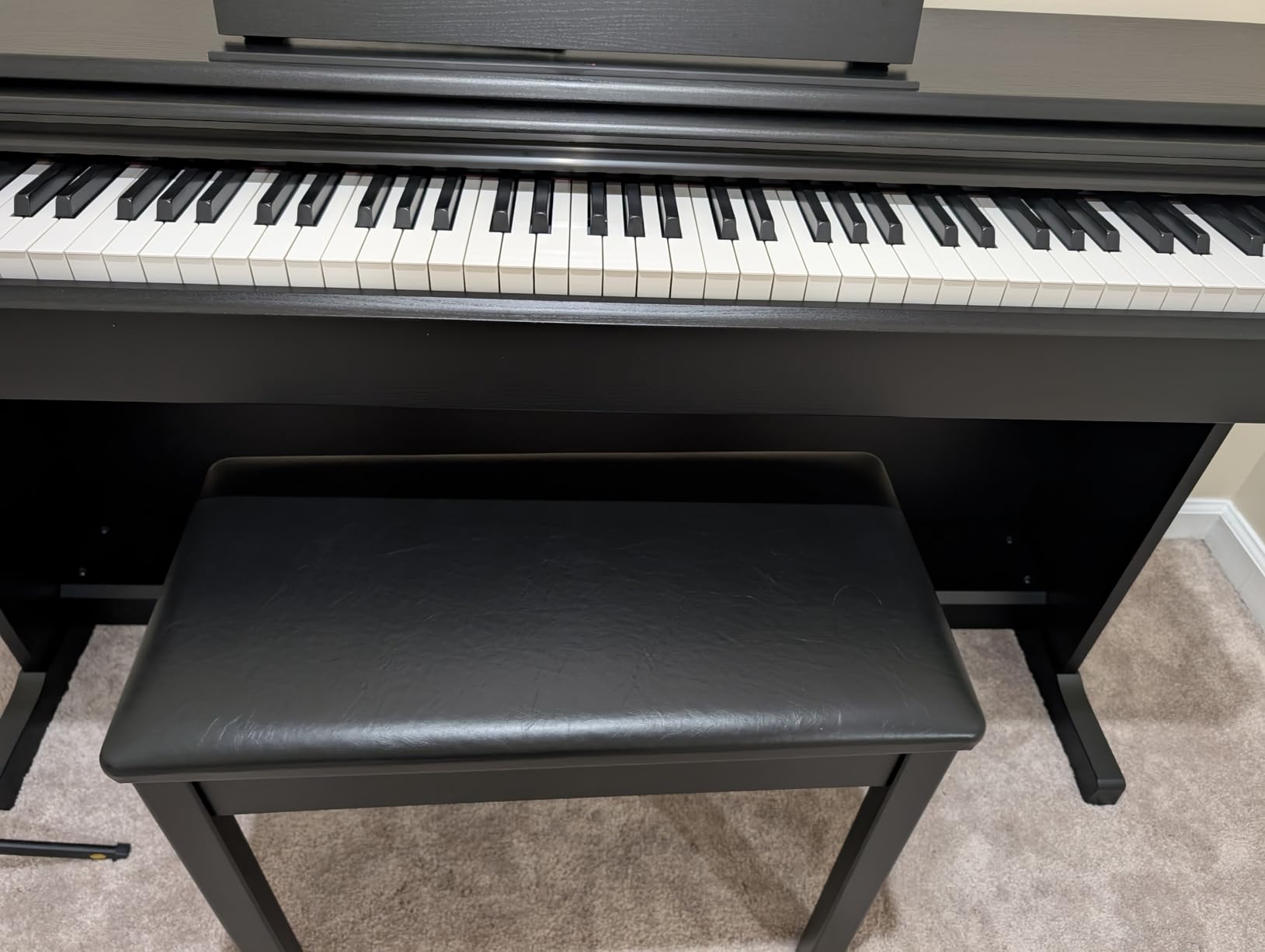 Yamaha Arius Series 88-Key Weighted Action Upright Digital Piano for Beginner and Intermediate Players, Dynamic Response, Grand Piano Sound, 3-pedal Unit, Upright Design, Bench Included, Black YDP105B customer photo 1