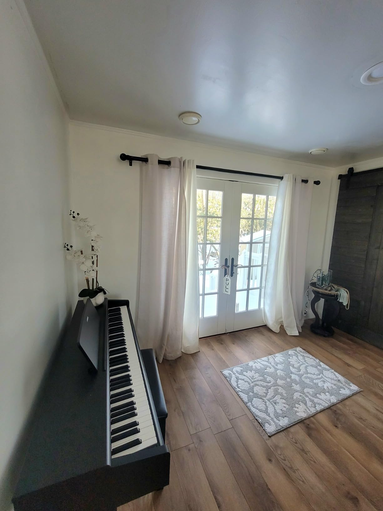 Yamaha Arius Series 88-Key Weighted Action Upright Digital Piano for Beginner and Intermediate Players, Dynamic Response, Grand Piano Sound, 3-pedal Unit, Upright Design, Bench Included, Black YDP105B customer photo 2