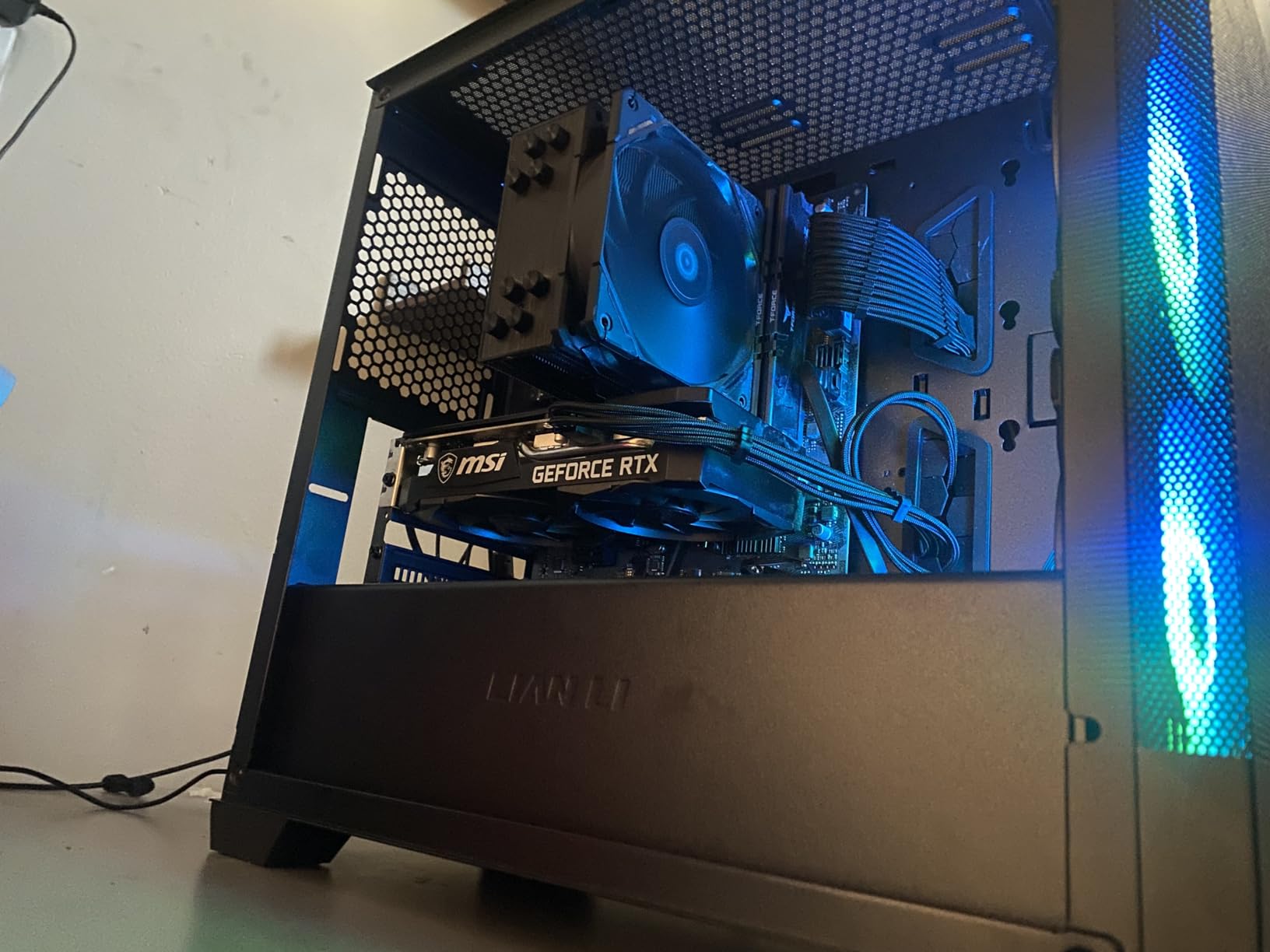 LIAN LI High Airflow Micro ATX PC Case, RGB Gaming Computer Case, Mesh Front Panel Mid-Tower Chassis with 2x140mm ARGB PWM Fans Pre-Installed, Tempered Glass Side Panel (LANCOOL 205M MESH, Black) customer photo 2