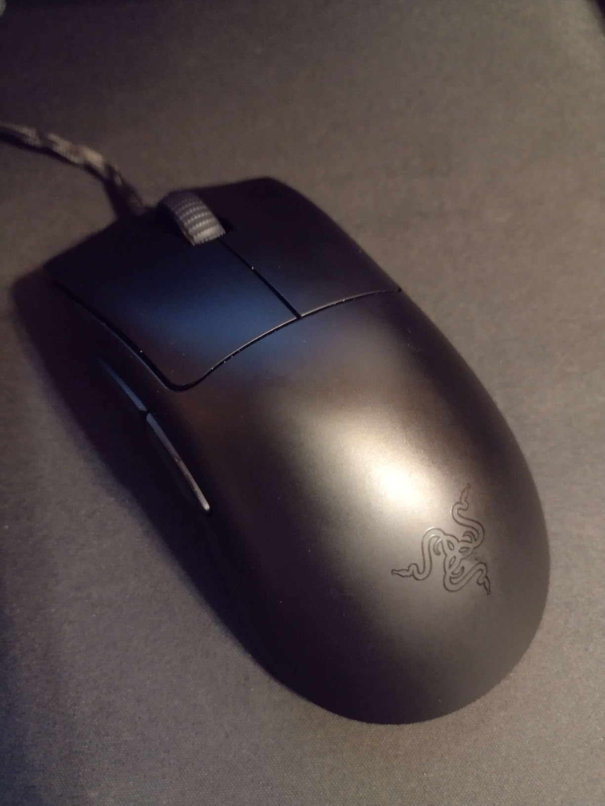 Razer DeathAdder V3 Wired Gaming Mouse: 59 g Ultra Lightweight - Focus Pro 30K Optical Sensor - Fast Switches Gen-3-8K Hz HyperPolling - 6 Programmable Buttons - Ergonomic - Speedflex Cable - Black customer photo 1