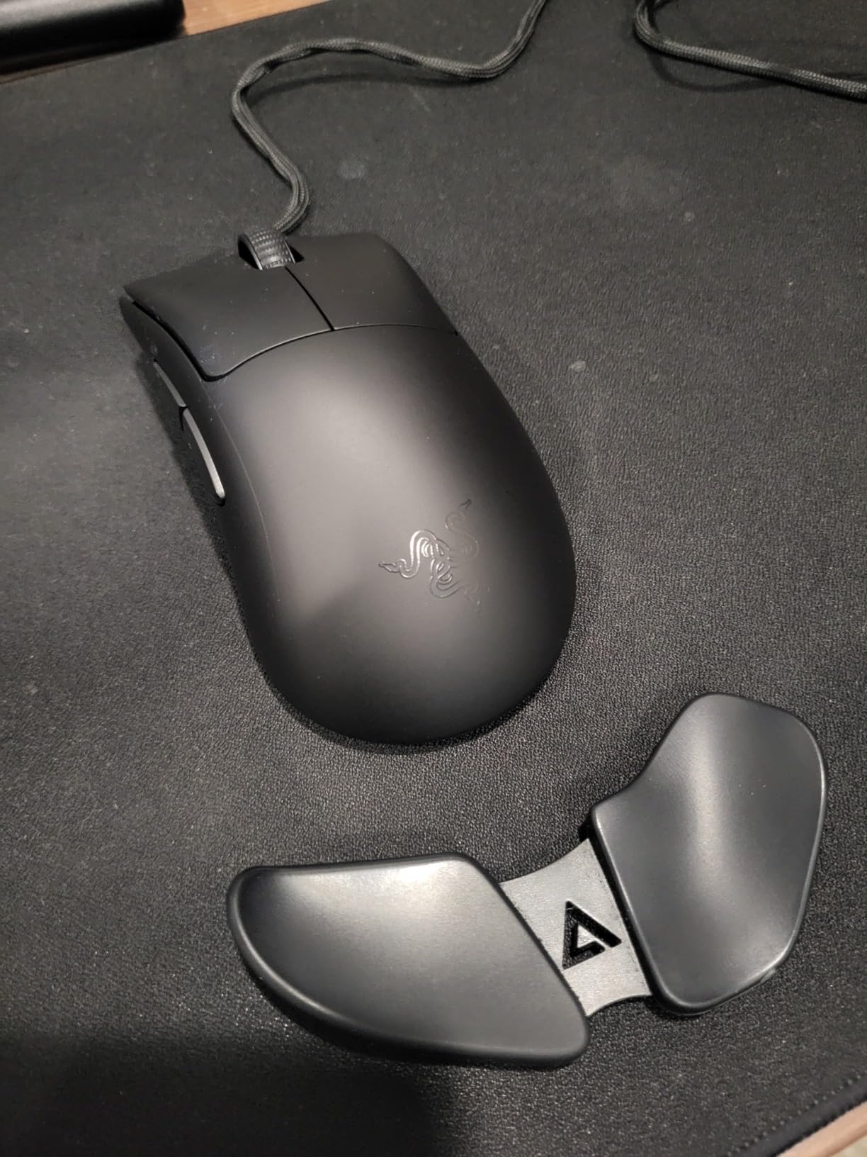 Razer DeathAdder V3 Wired Gaming Mouse: 59 g Ultra Lightweight - Focus Pro 30K Optical Sensor - Fast Switches Gen-3-8K Hz HyperPolling - 6 Programmable Buttons - Ergonomic - Speedflex Cable - Black customer photo 2
