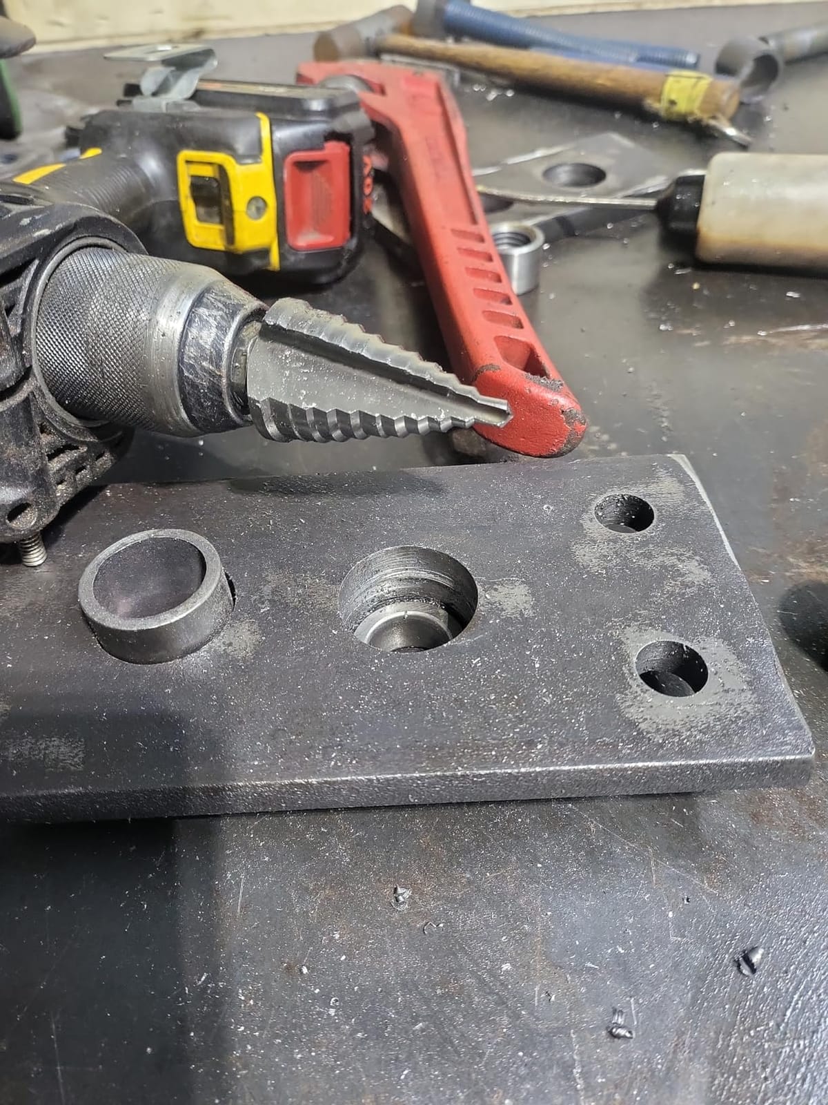 BUCKTOOL 12-Inch Benchtop Drill Press, 580-3200 RPM, 6.2A 3/4 HP Motor, 2-Inch Spindle Travel, 1/32-5/8-Inch Keyed Chuck, 360/45 Degree Drill Press Table, Class IIIA 2.5mW Laser and Work Light customer photo 2