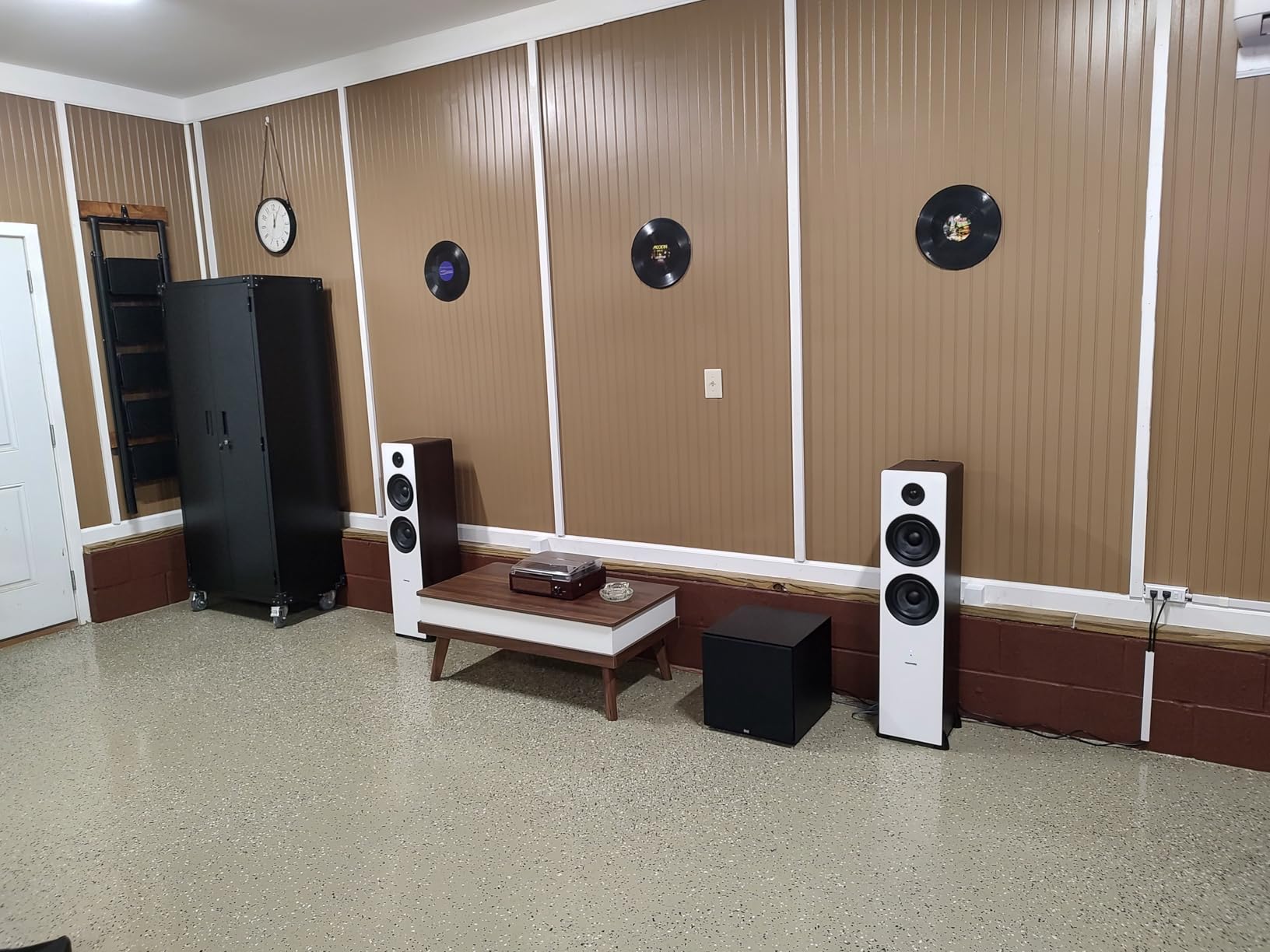 Fluance Ai81 Elite Powered 2-Way Floorstanding Tower Speakers, 150W Built-in Amplifier for 2.0 Stereo Music & Movie Listening, TV, Turntable, PC & Bluetooth - 2x RCA, Optical, Sub Out (Natural Walnut) customer photo 1