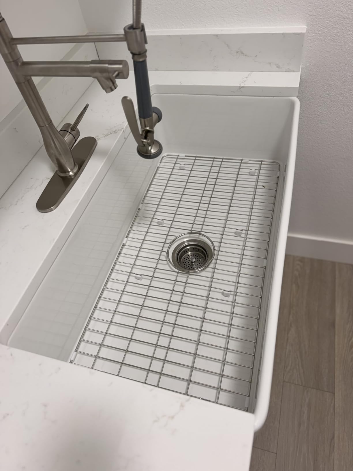 Miuara Farmhouse Sink 33 x 18 Inch White Fireclay Apron Front Kitchen Sink customer photo 1