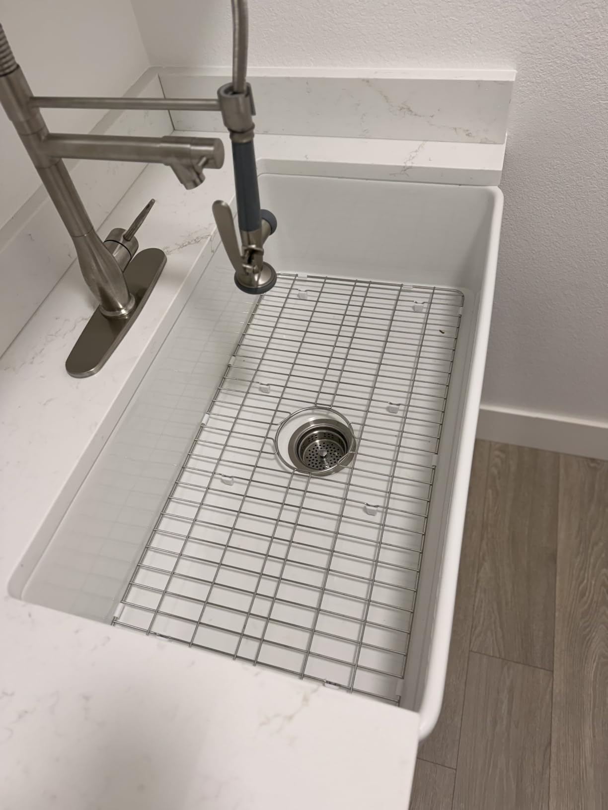 Miuara Farmhouse Sink 33 x 18 Inch White Fireclay Apron Front Kitchen Sink customer photo 2