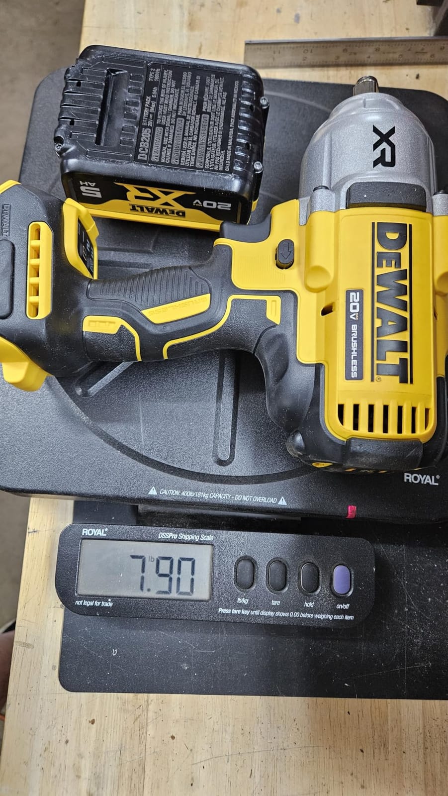 DEWALT 20V MAX Cordless Impact Wrench with Hog Ring Anvil, Brushless High Torque 1/2 Impact Gun, 4-Mode Speed, Includes Battery, Charger and Kit Bag (DCF900P1) customer photo 2