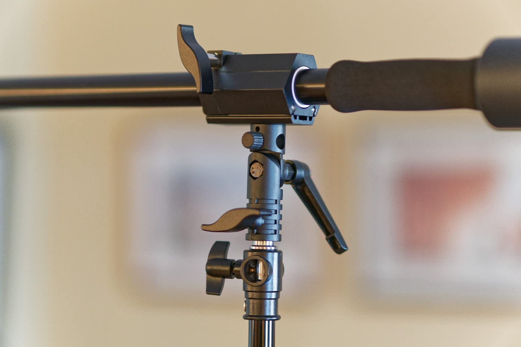 NEEWER Air Cushioned Aluminum Light Stand, 9.8ft/3m Adjustable Photography Stand with Boom Arm, Counterweight, Sandbag, 1/4