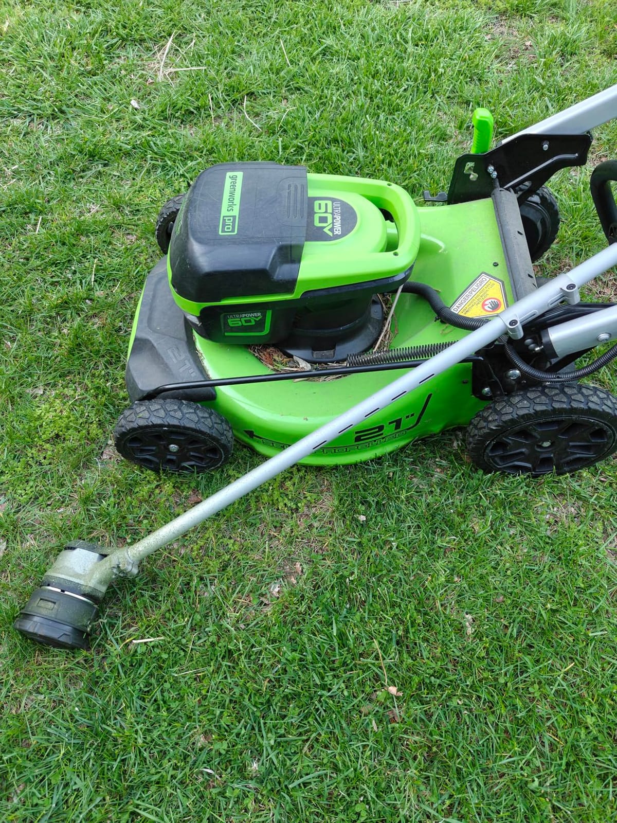 Greenworks 60V 16 Inch Brushless Cordless String Trimmer, Weed Wacker/Weed Eater with 2.5Ah Battery & Charger, Load N' Go Bump Feed, 53min Runtime, 26cc Gas Equivalent, 4 Year Warranty customer photo 1