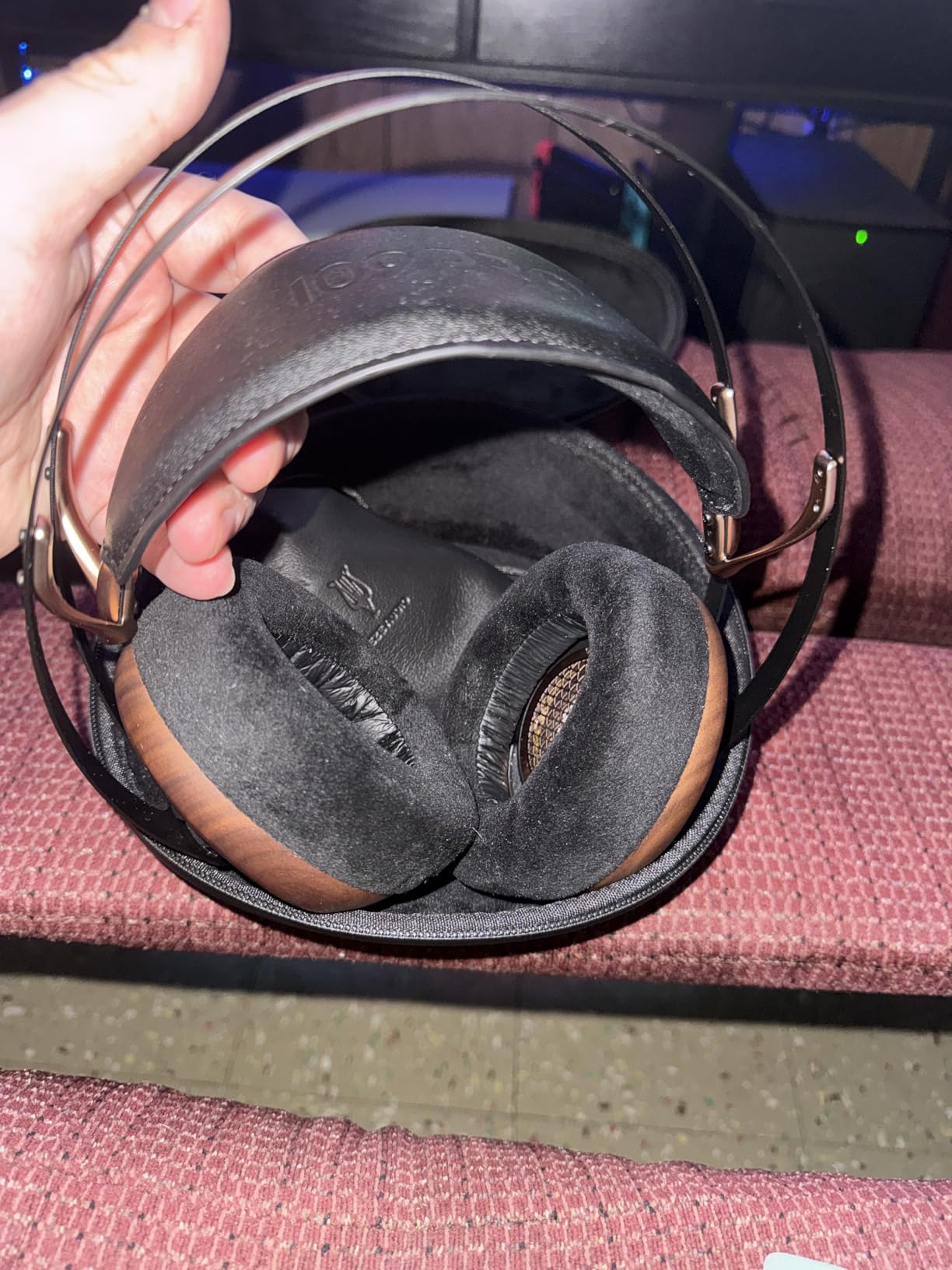 MEZE AUDIO 109 PRO | Wired Over-The-Ear Walnut Wood Audiophile Open-Back Headphones | 50mm Dynamic Drivers | Low Impedance 40 Ohms | Cables and Carrying Pouch Included | 2-Year Warranty customer photo 2