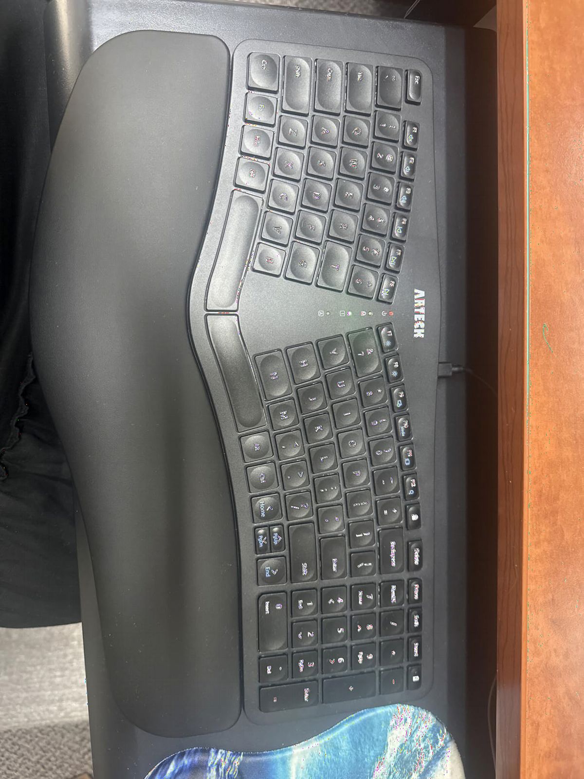 Arteck Split Ergonomic Keyboard with Palm Rest, 2.4G USB Wireless Keyboard customer photo 2