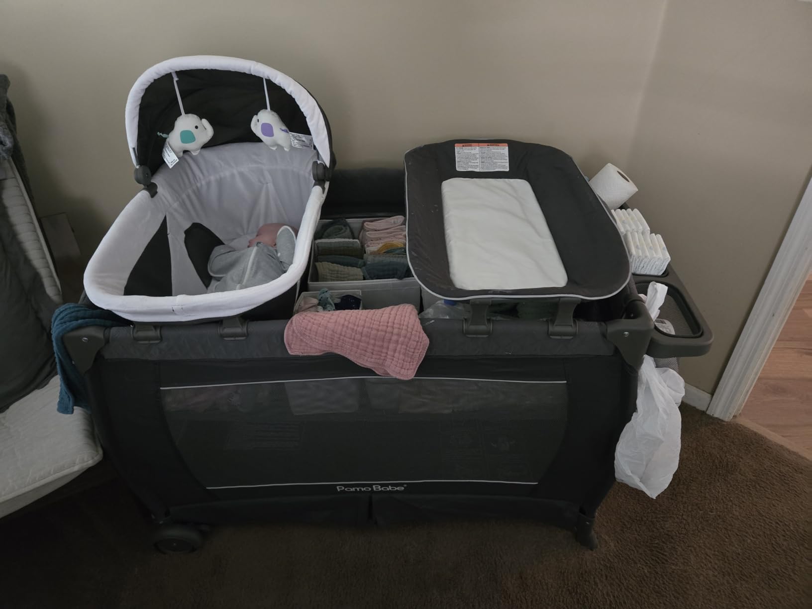 Pamo Babe Pack and Play 4-in-1 Baby Playard with Bassinet & Changing Table, Foldable Portable Playpen with Mattress, Travel Crib for Newborn to Toddler 0-36M - Black customer photo 2