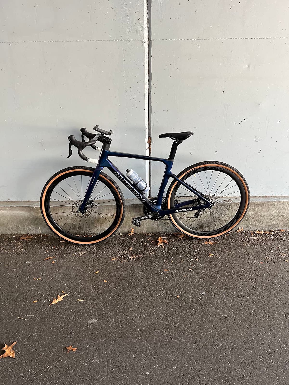KABON Carbon Gravel Road Bike, T800 Carbon Fiber Frame 700C Road Bike with 18 Speeds Drivetrain, Integrated Carbon Handlebar, Disc Brakes Racing Bicycle for Adult Unisex customer photo 1