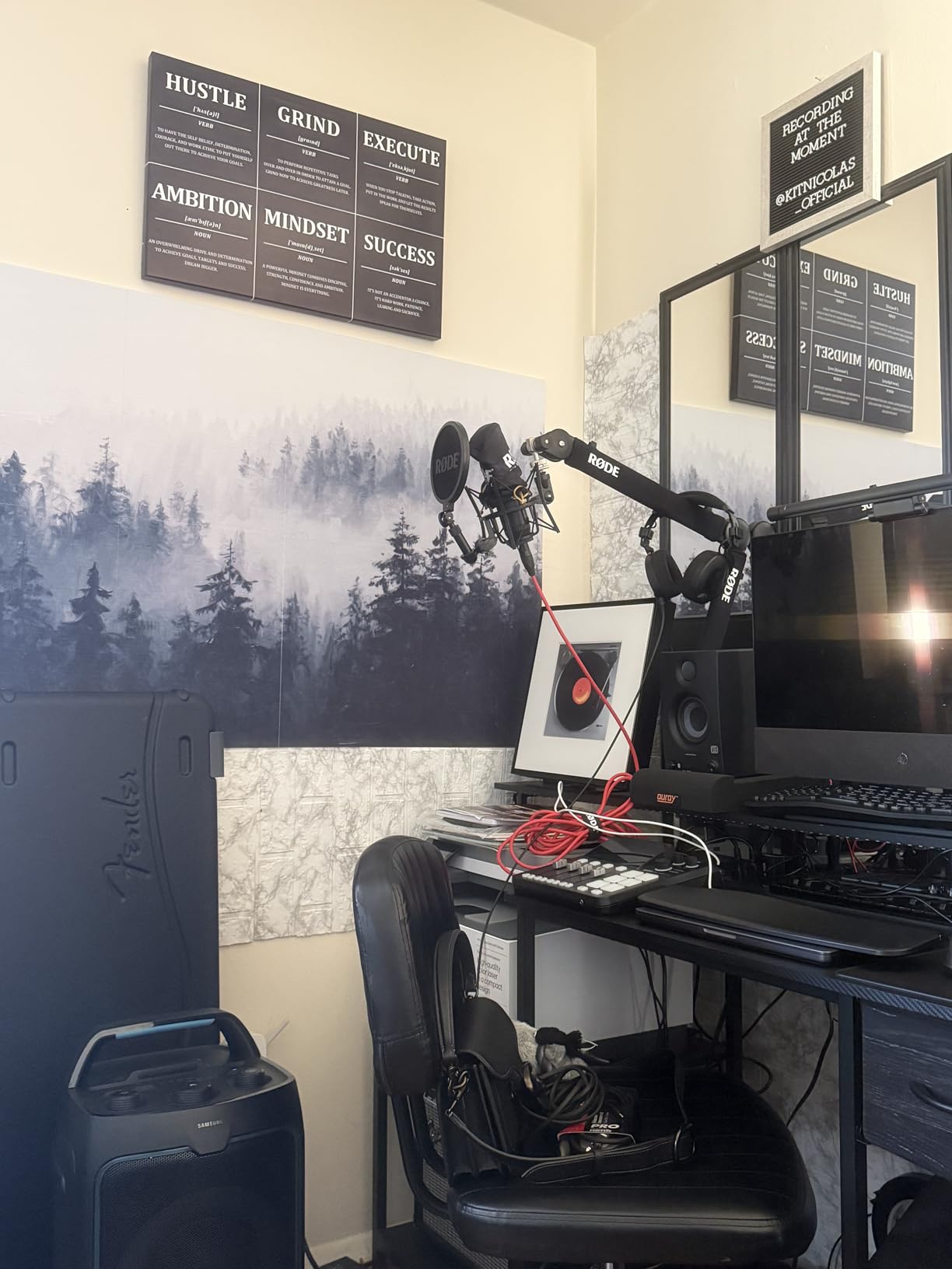 RØDE NT1 5th Gen Studio Condenser Microphone, XLR + USB-C, Black | Dual Xlr and USB-C, 1 Gold-Sputtered Capsule, 4 Dba Self-Noise, SM6 Shockmount and Pop Filter Included customer photo 1