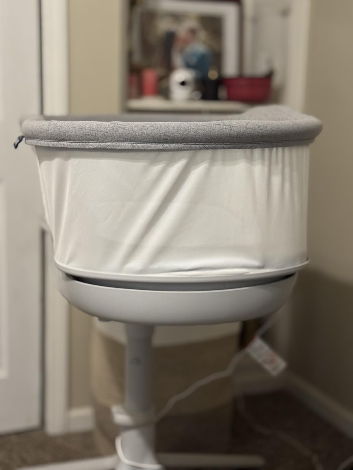 HALO BassiNest Soothing Swivel Sleeper 3.0S Over-Bed Baby Bassinet with 360 Rotation, Adjustable Height, Breathable Mesh, Calm Sounds & Vibrations customer photo 1