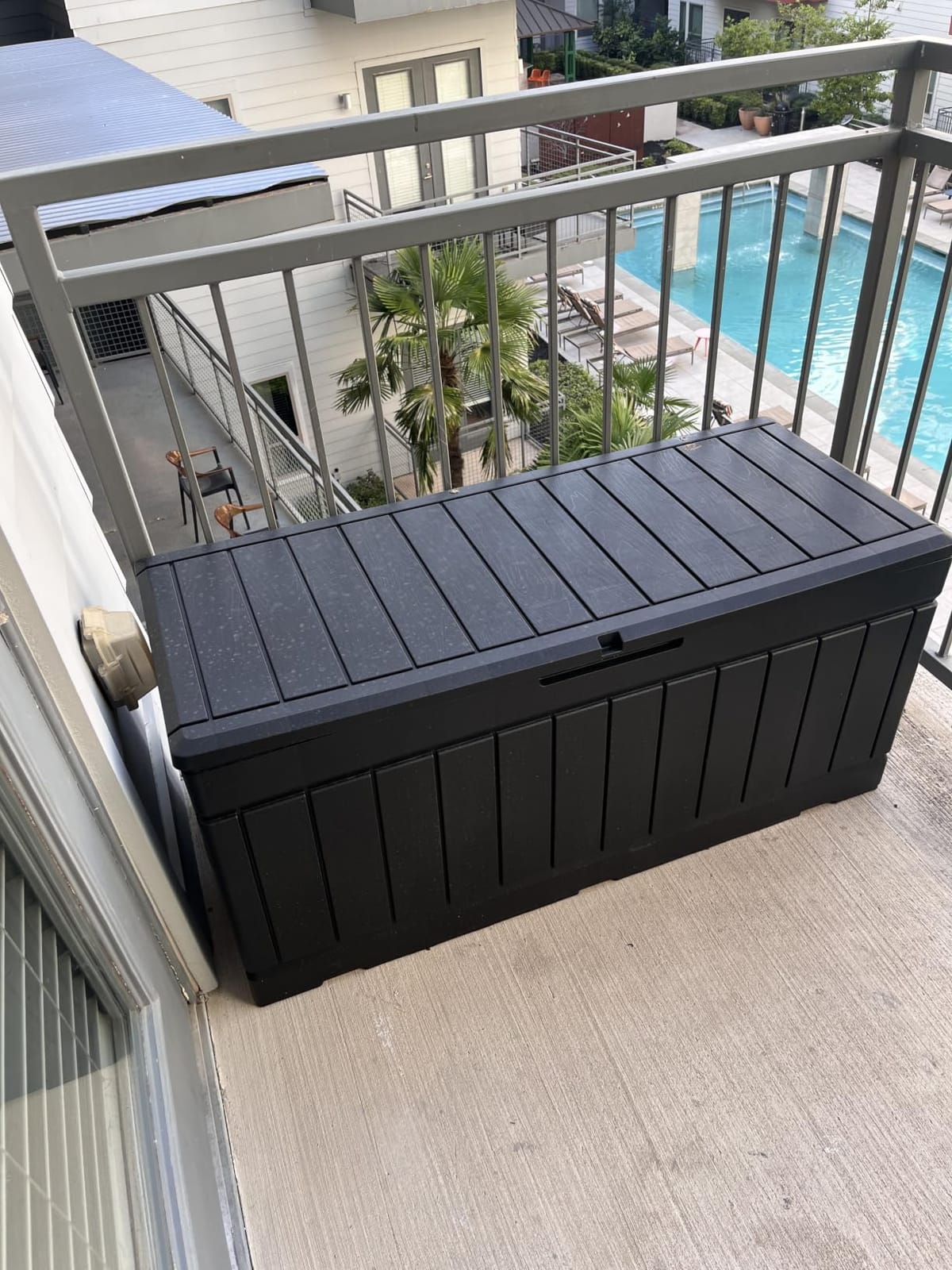 Devoko 30 Gallon Resin Deck Box Waterproof Outdoor Storage Box for Patio Furniture Pool Accessories Indoor Storage for Cushion Garden Tools (30 Gallon, Black) customer photo 1