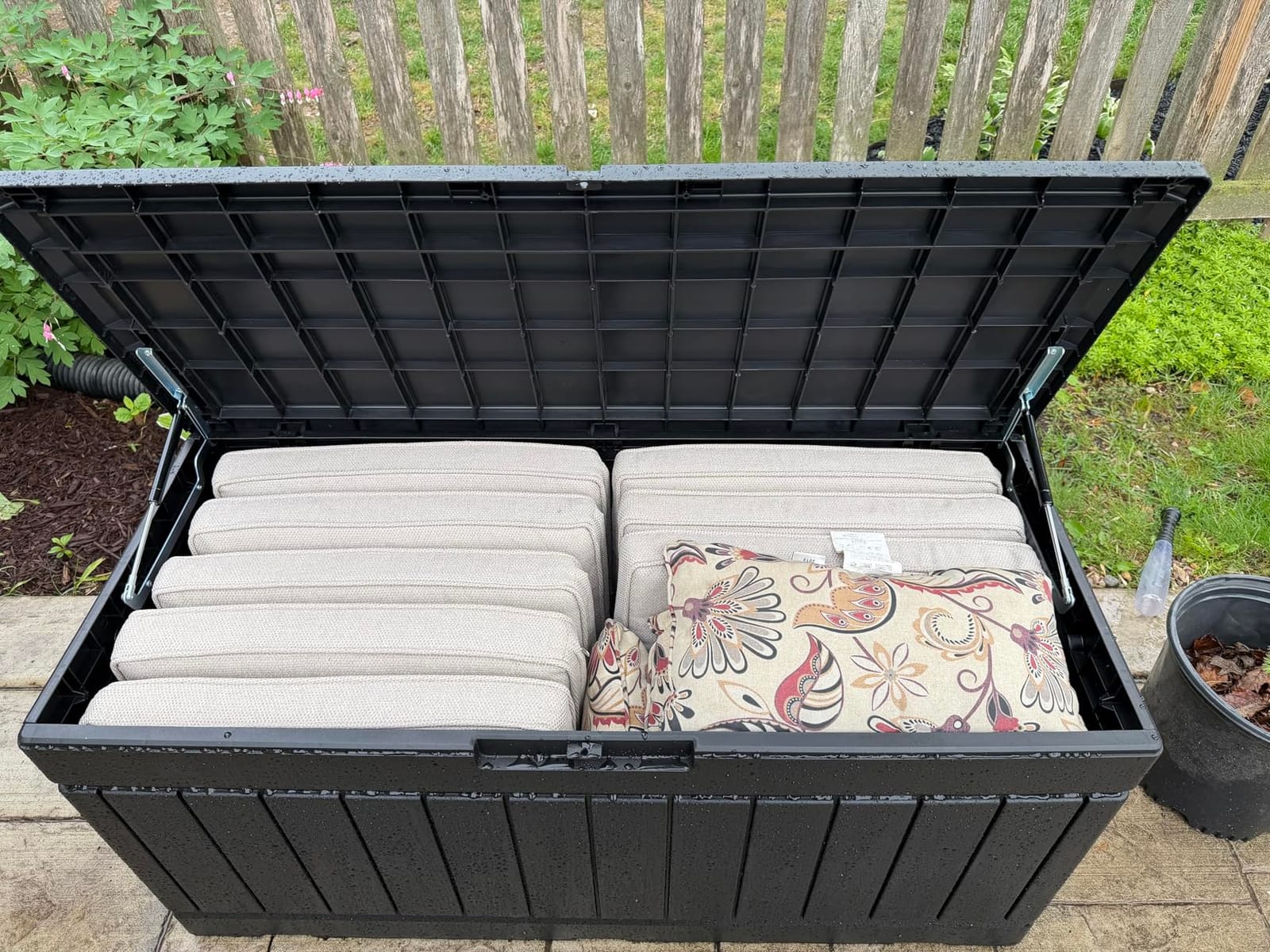 Devoko 30 Gallon Resin Deck Box Waterproof Outdoor Storage Box for Patio Furniture Pool Accessories Indoor Storage for Cushion Garden Tools (30 Gallon, Black) customer photo 2