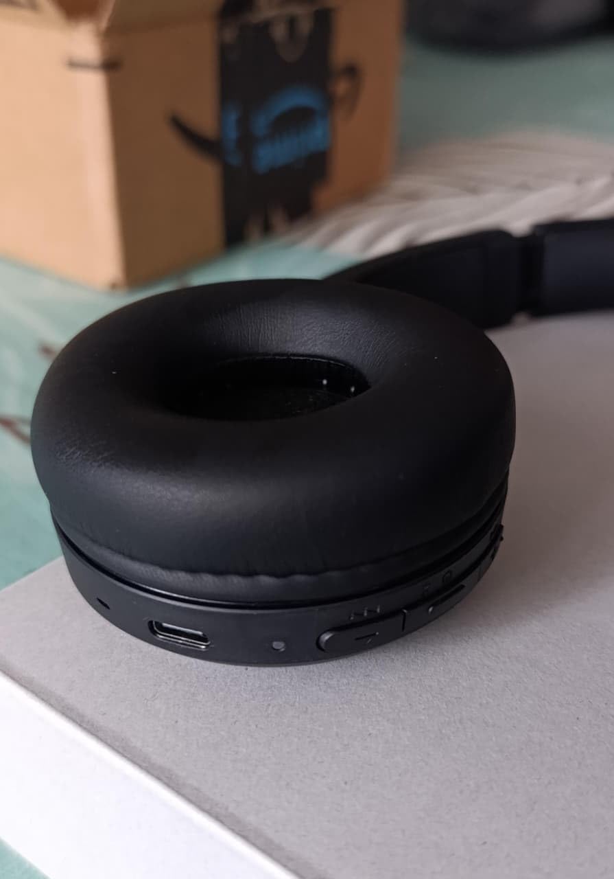 Sony WH-CH520 Wireless On-Ear Bluetooth Headphones with Mic, Cappuccino | Comfortable Lightweight Design, Up to 50 Hrs Battery with Quick Charging, Multipoint Connection, Clear Calls, Swivel design customer photo 2