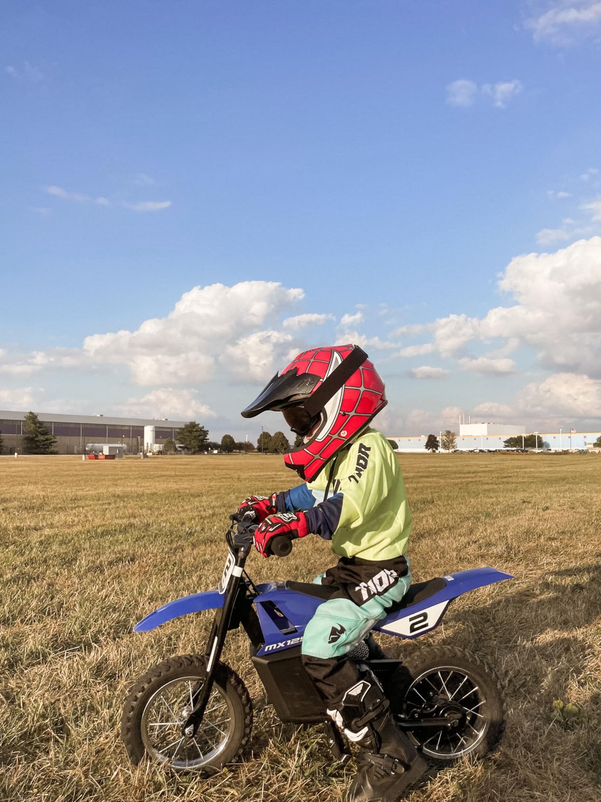 Razor MX125 Dirt Rocket Electric-Powered Bike with Authentic Motocross Geometry, Rear-Wheel Drive, 100-watt, high-Torque, Chain-Driven Motor, for Kids 7+, Blue customer photo 1