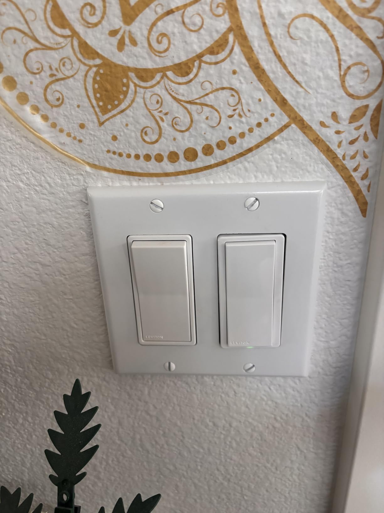 Leviton Decora Smart Switch, Wi-Fi 2nd Gen, Neutral Wire Required, Works with Matter, My Leviton, Alexa, Google Assistant, Apple Home/Siri & Wired or Wire-Free 3-Way, D215S-1RW, White customer photo 2