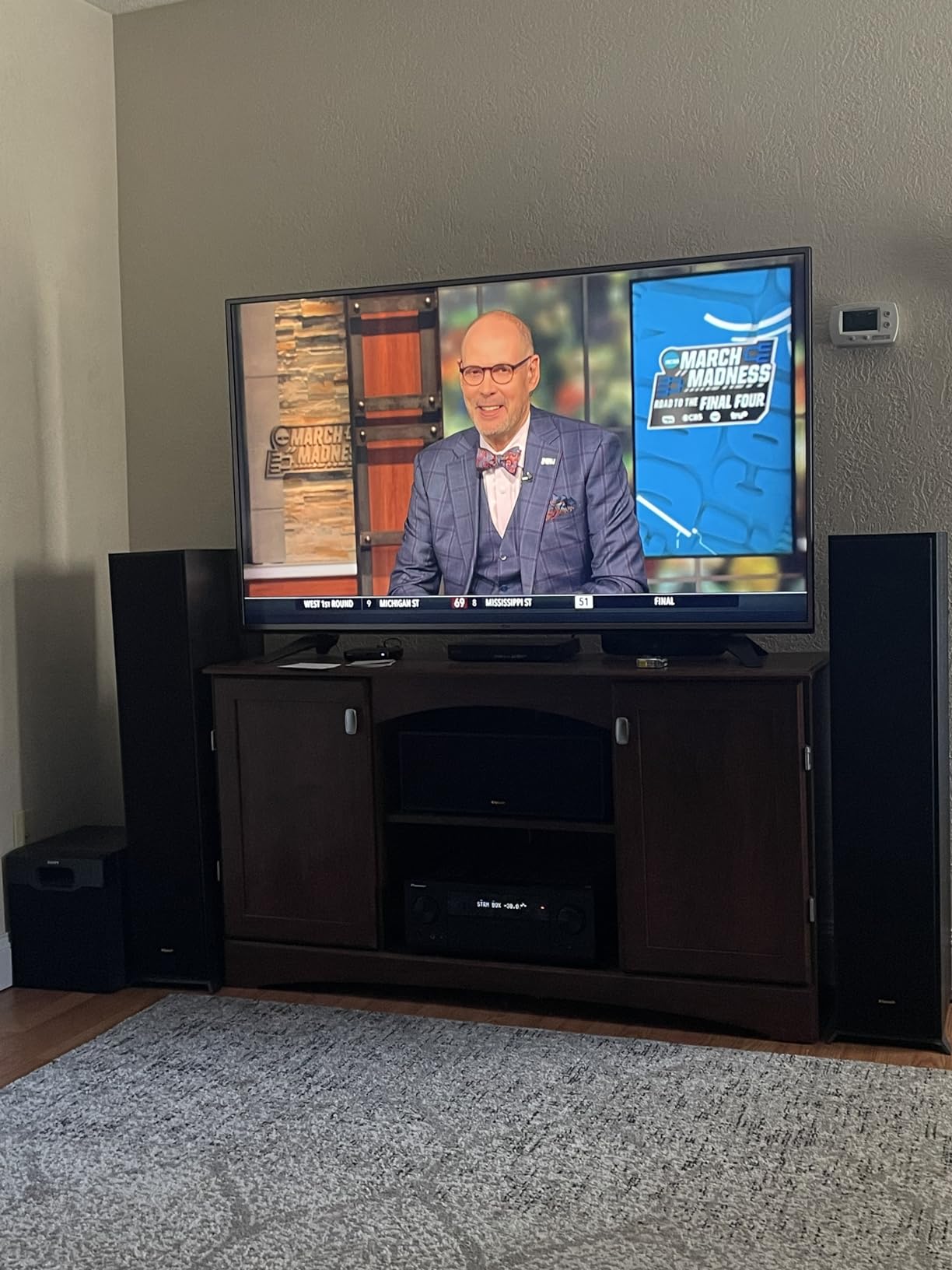 Klipsch Reference R-620F Floorstanding Speaker, Black Textured Wood Grain Vinyl, Pair customer photo 1